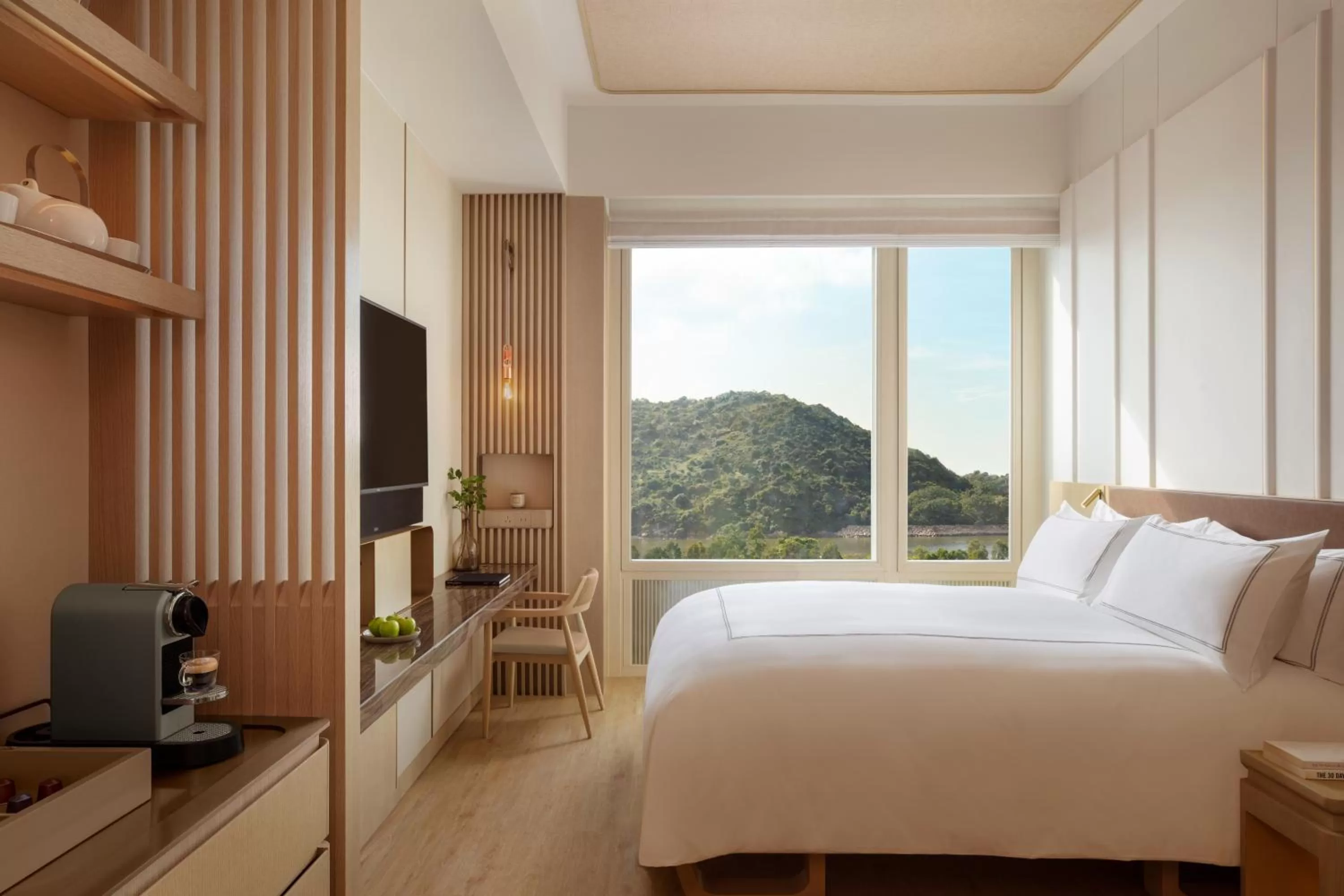 Bedroom, Bed in The Silveri Hotel Hong Kong - MGallery Collection
