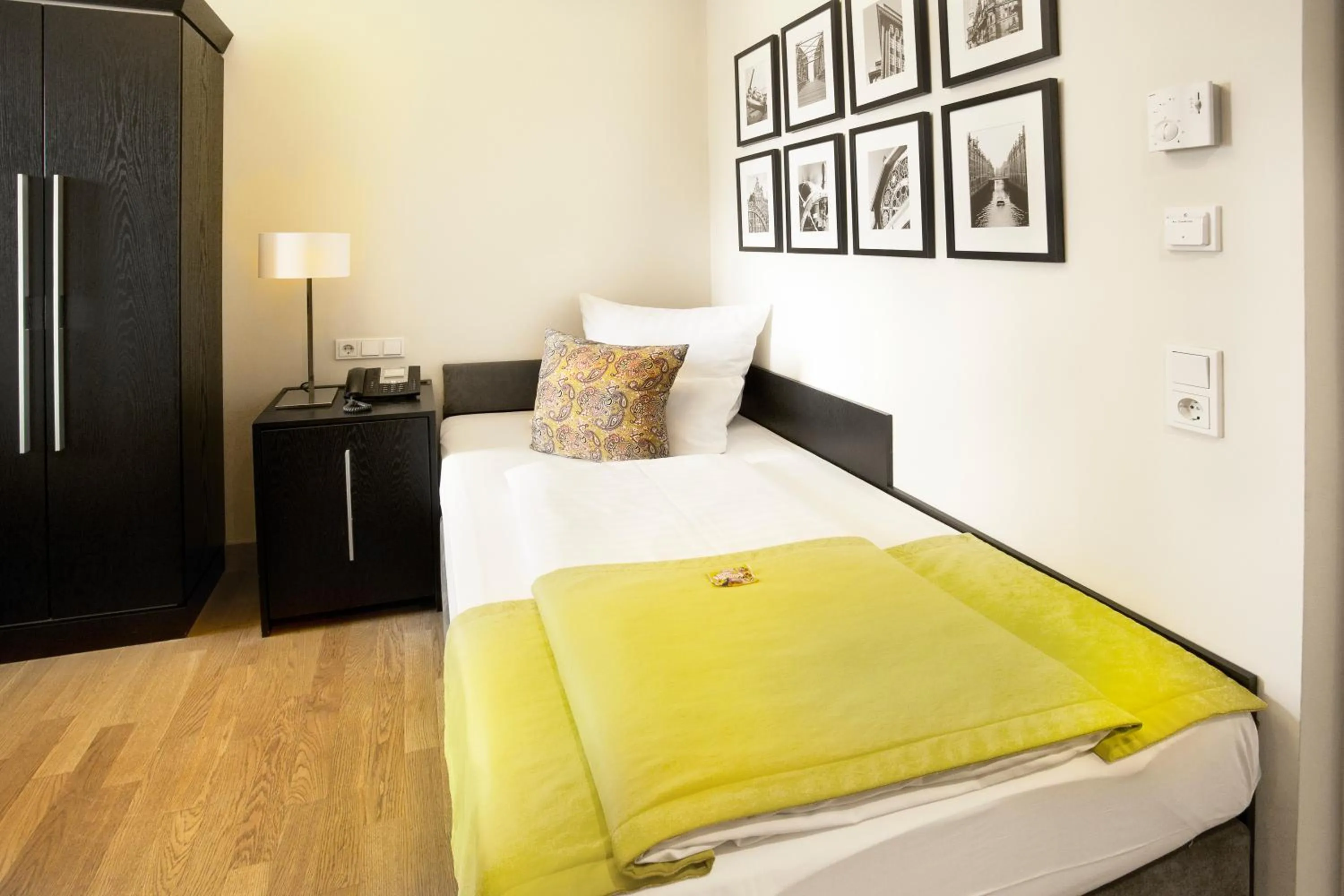 Bed in Hotel Hamburger Hof