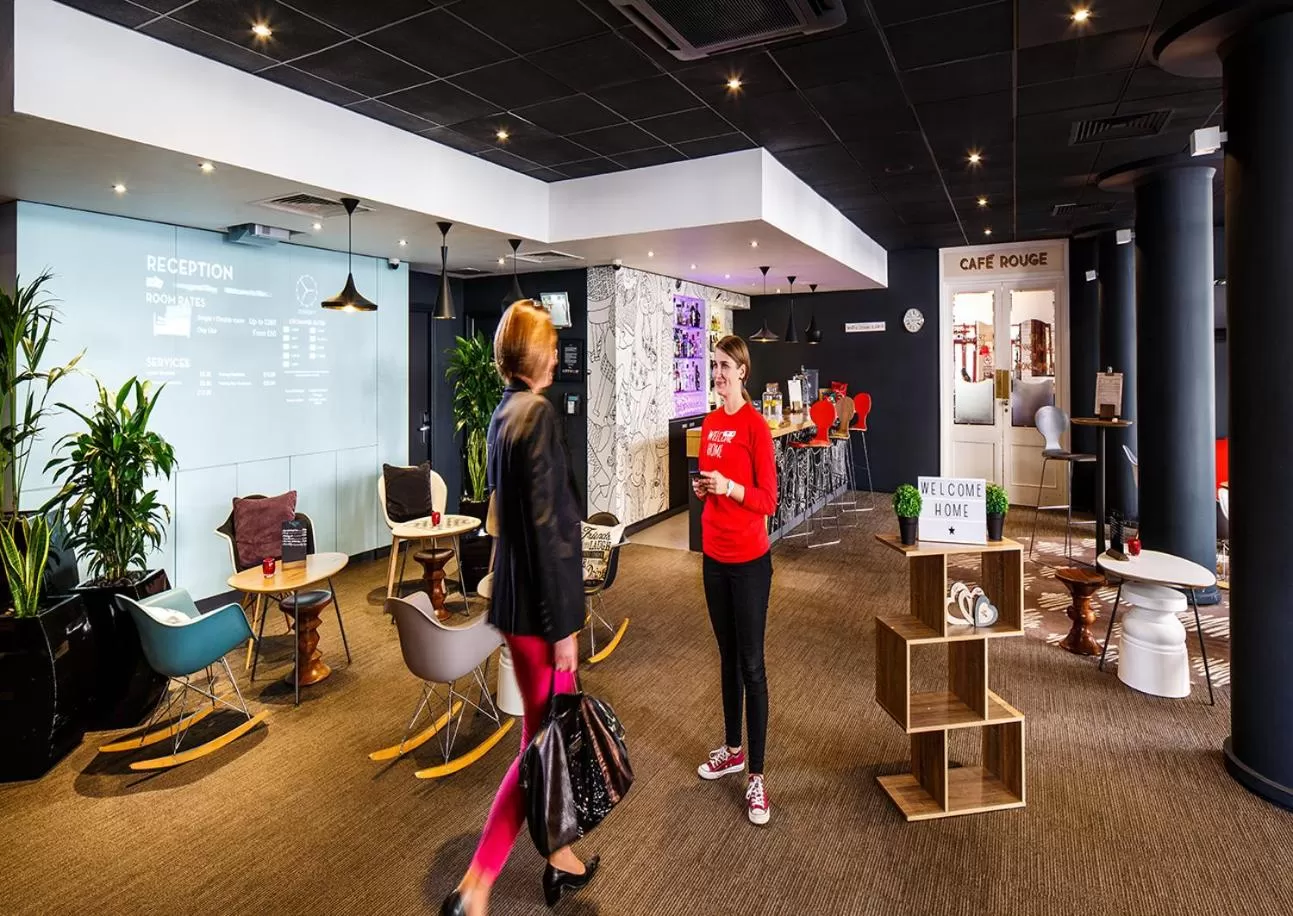 Lobby or reception in ibis London Greenwich