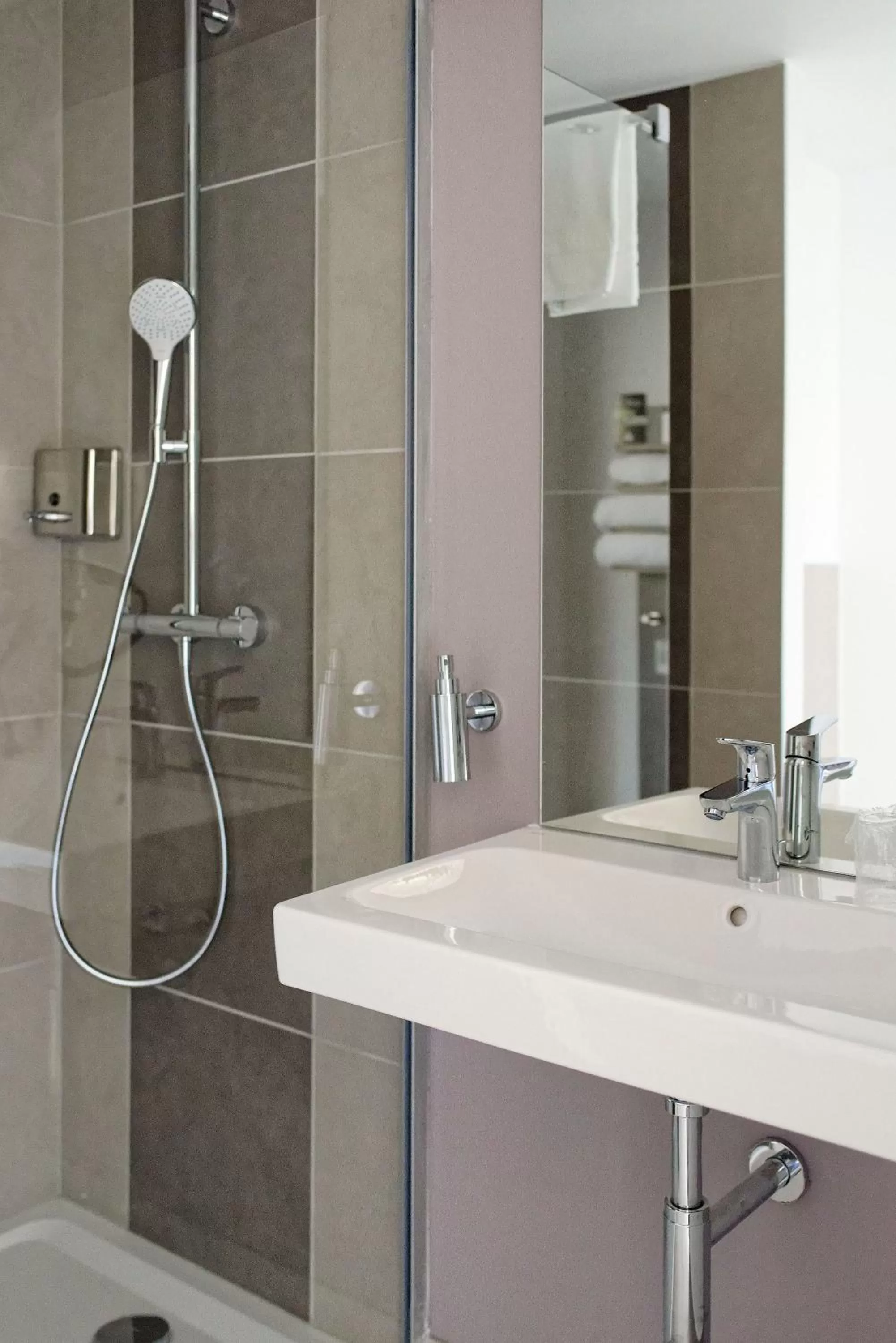 Bathroom in Hôtel AKENA Besançon