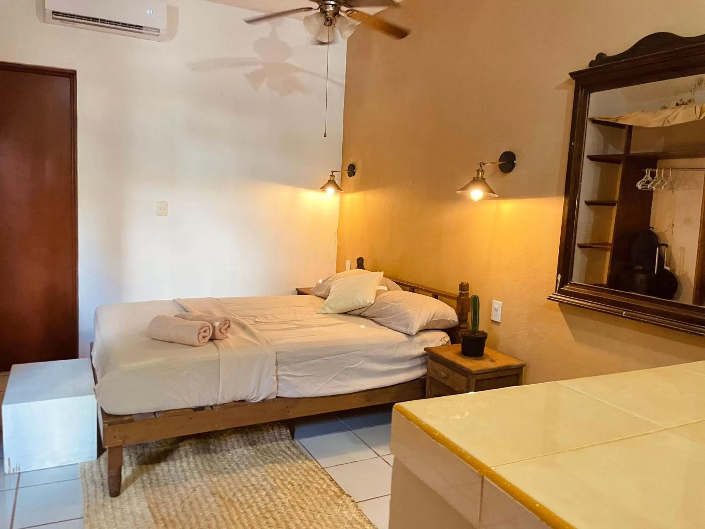 Photo of the whole room, Bed in Anana Coliving