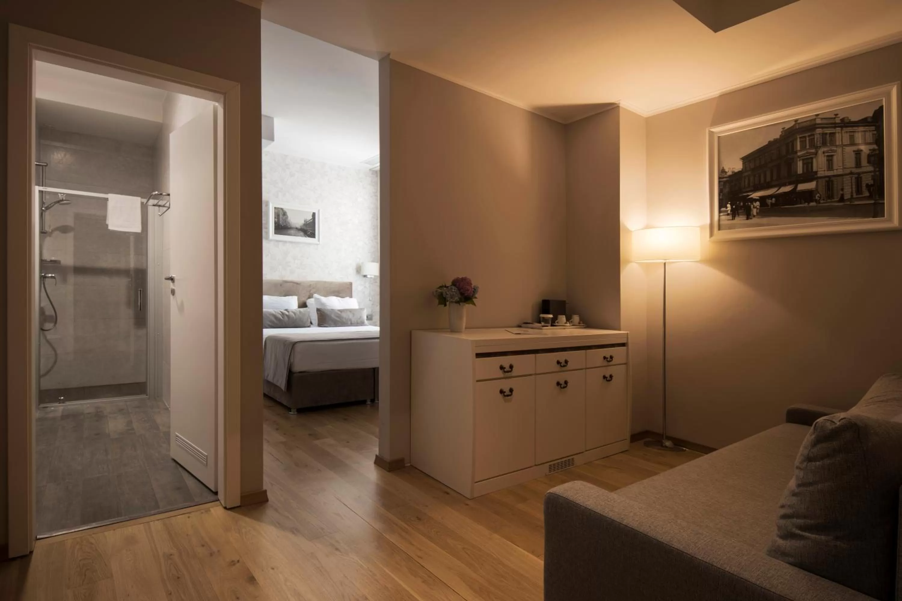 Bed in New Era Hotel Old Town Party Zone Bucharest- parking with fee nearby - NOT at the hotel !