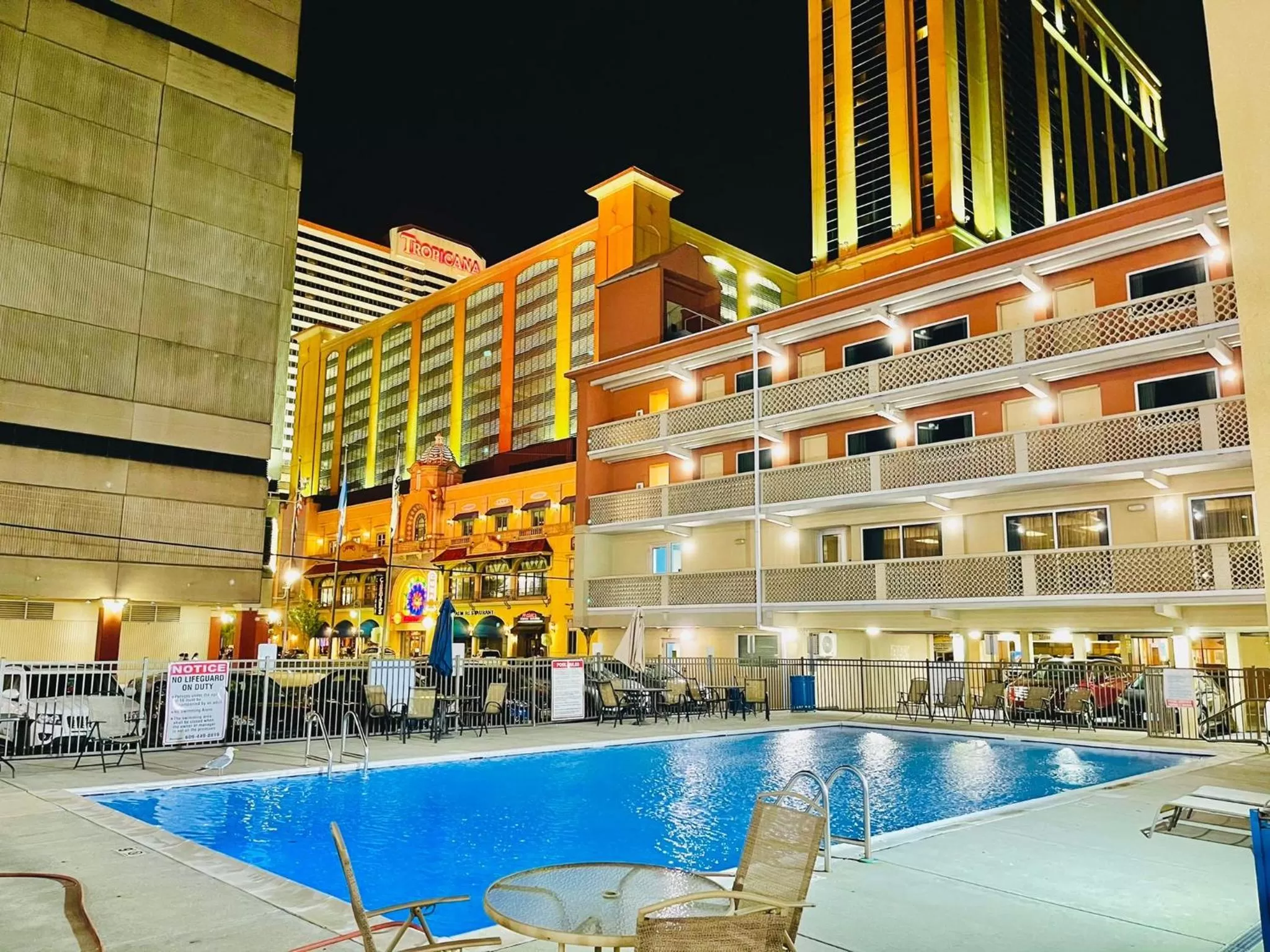 Swimming pool in Clarion Inn Atlantic City - Beach and Boardwalk
