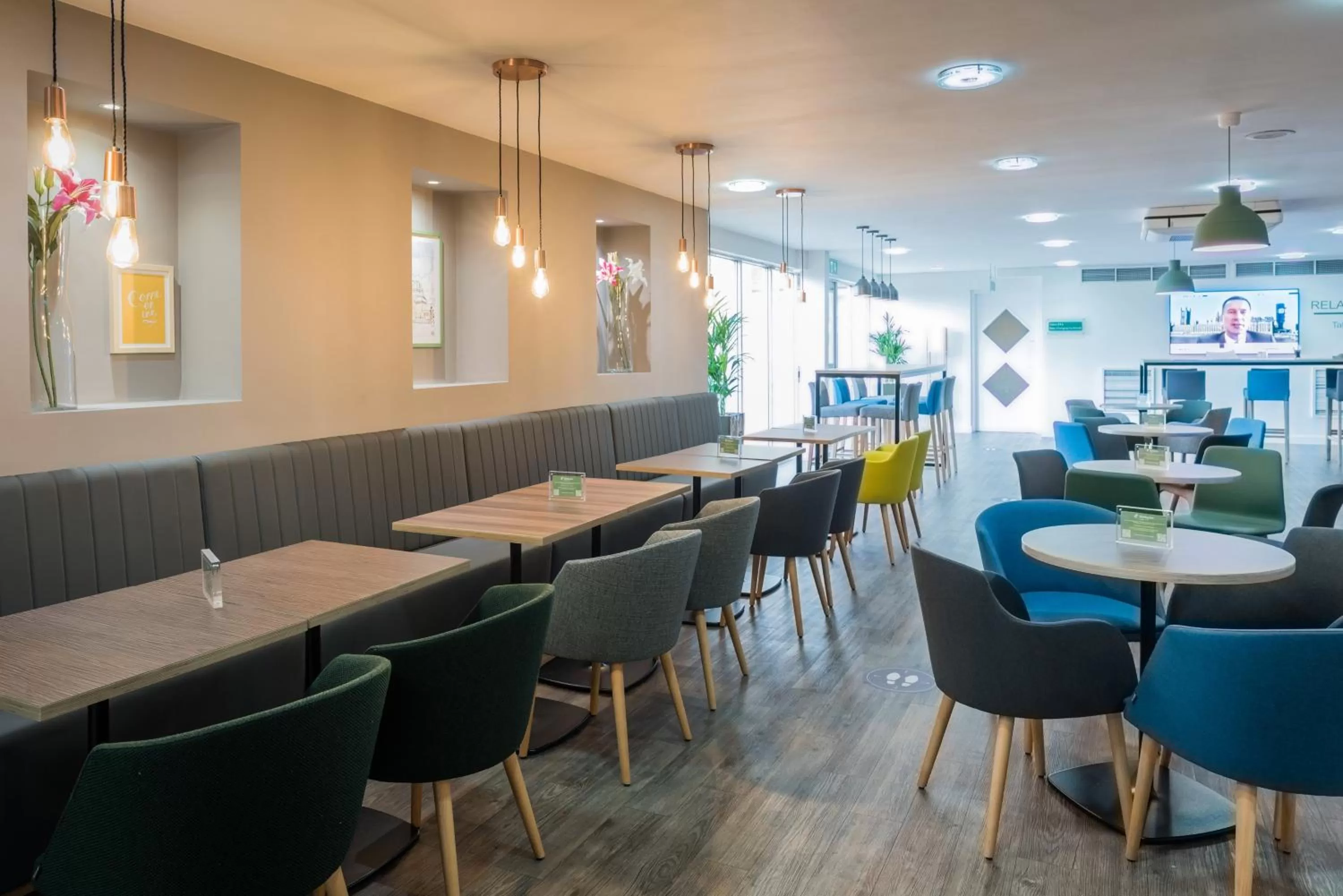 Restaurant/places to eat in Holiday Inn Manchester West by IHG