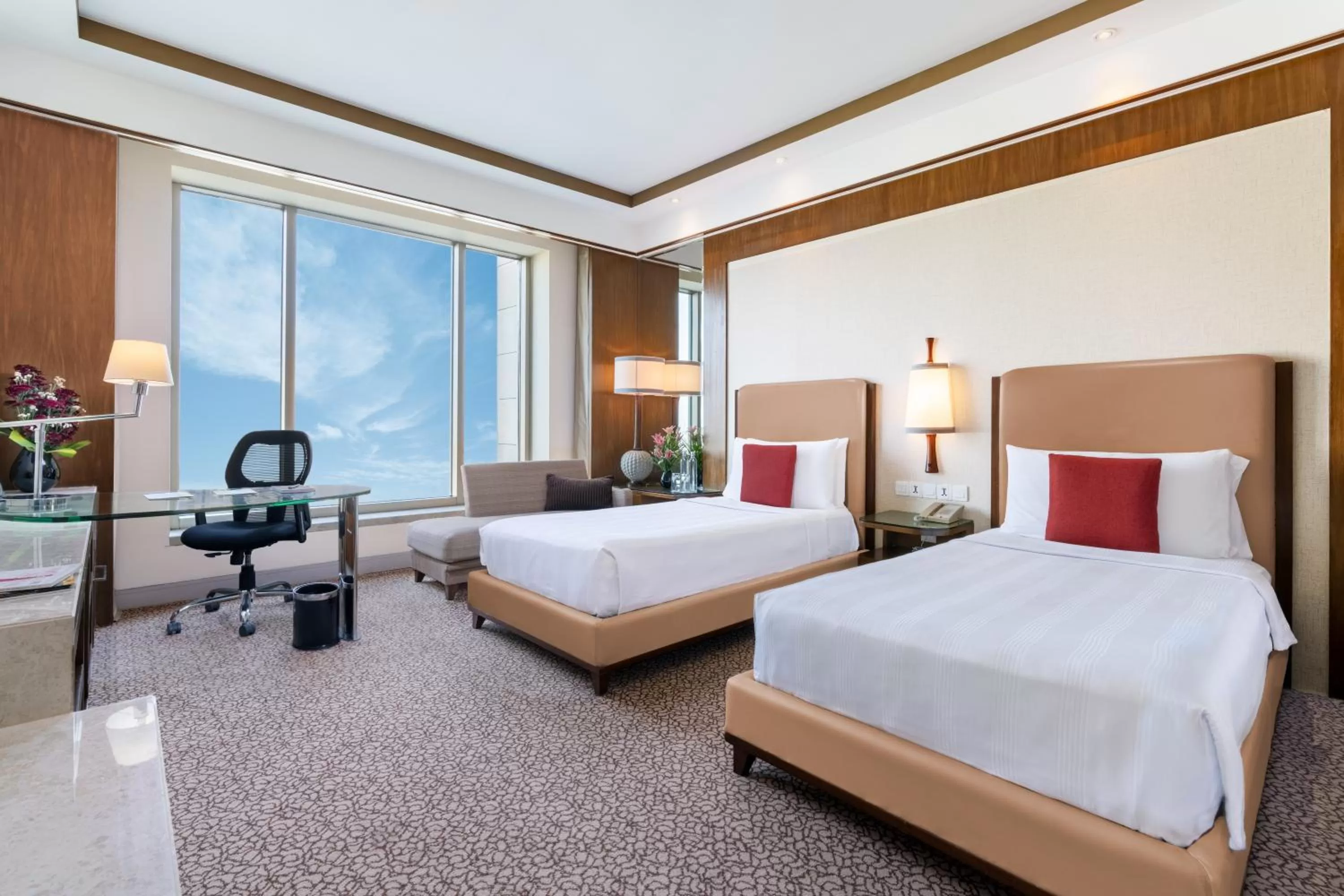Bed in Crowne Plaza New Delhi Okhla by IHG