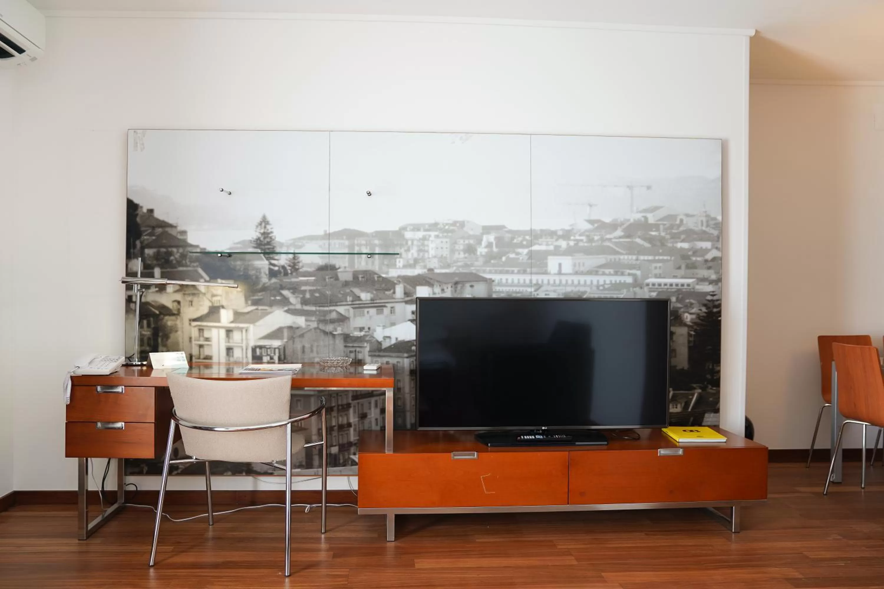 TV and multimedia in Legendary Lisboa Suites