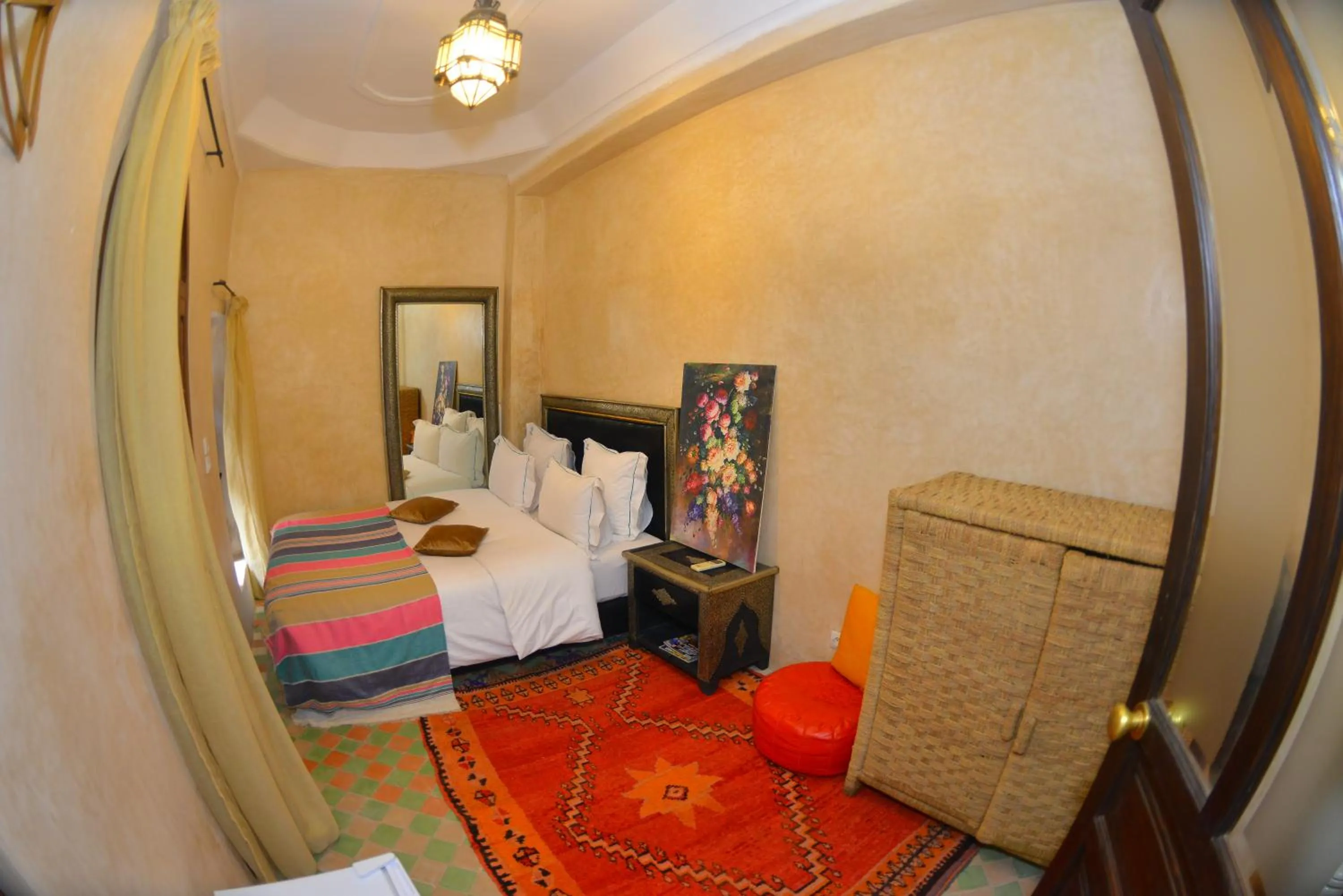 Photo of the whole room, Bed in Riad Hidden