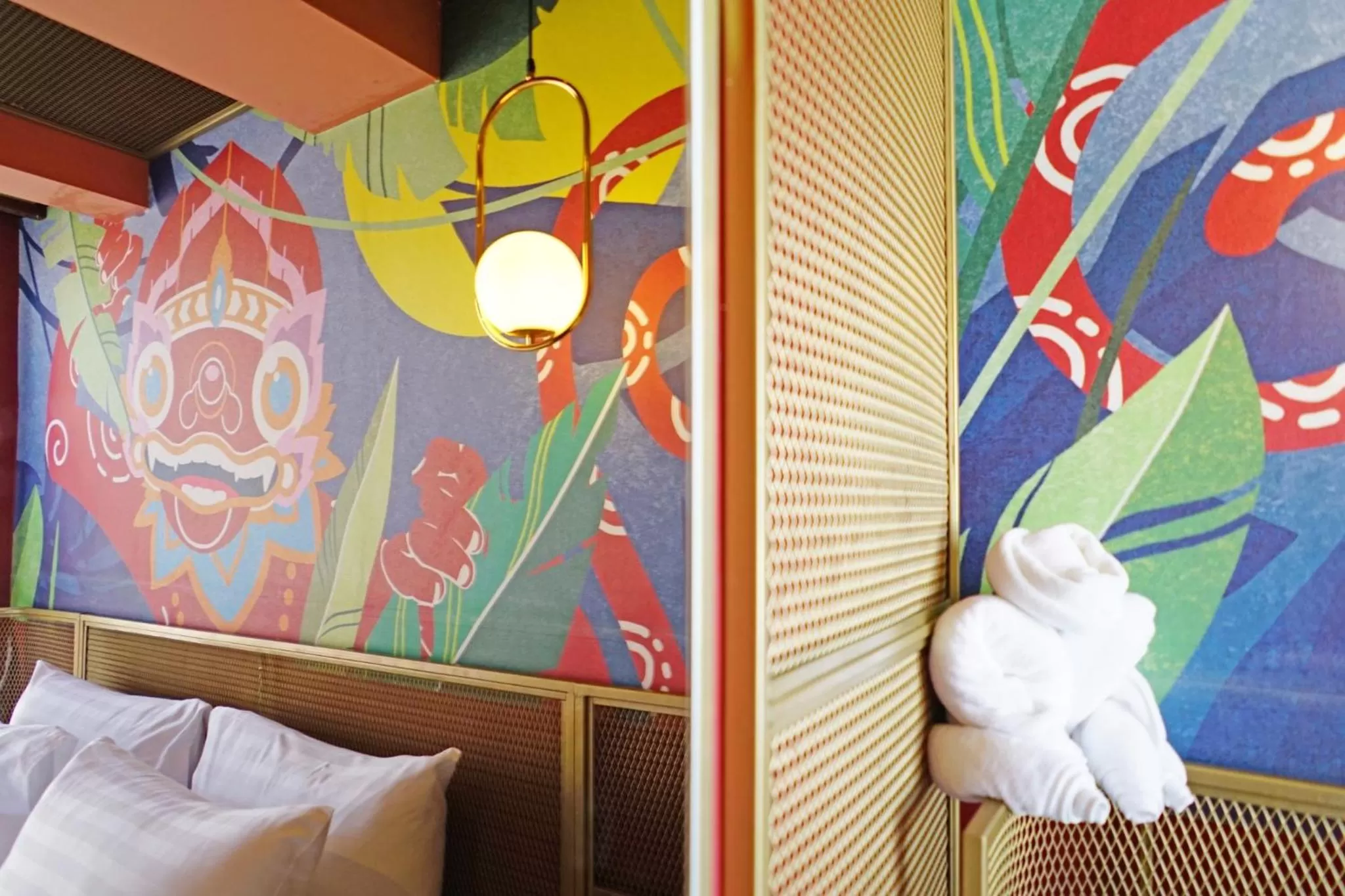 Decorative detail, Bed in 4 Monkeys Hotel