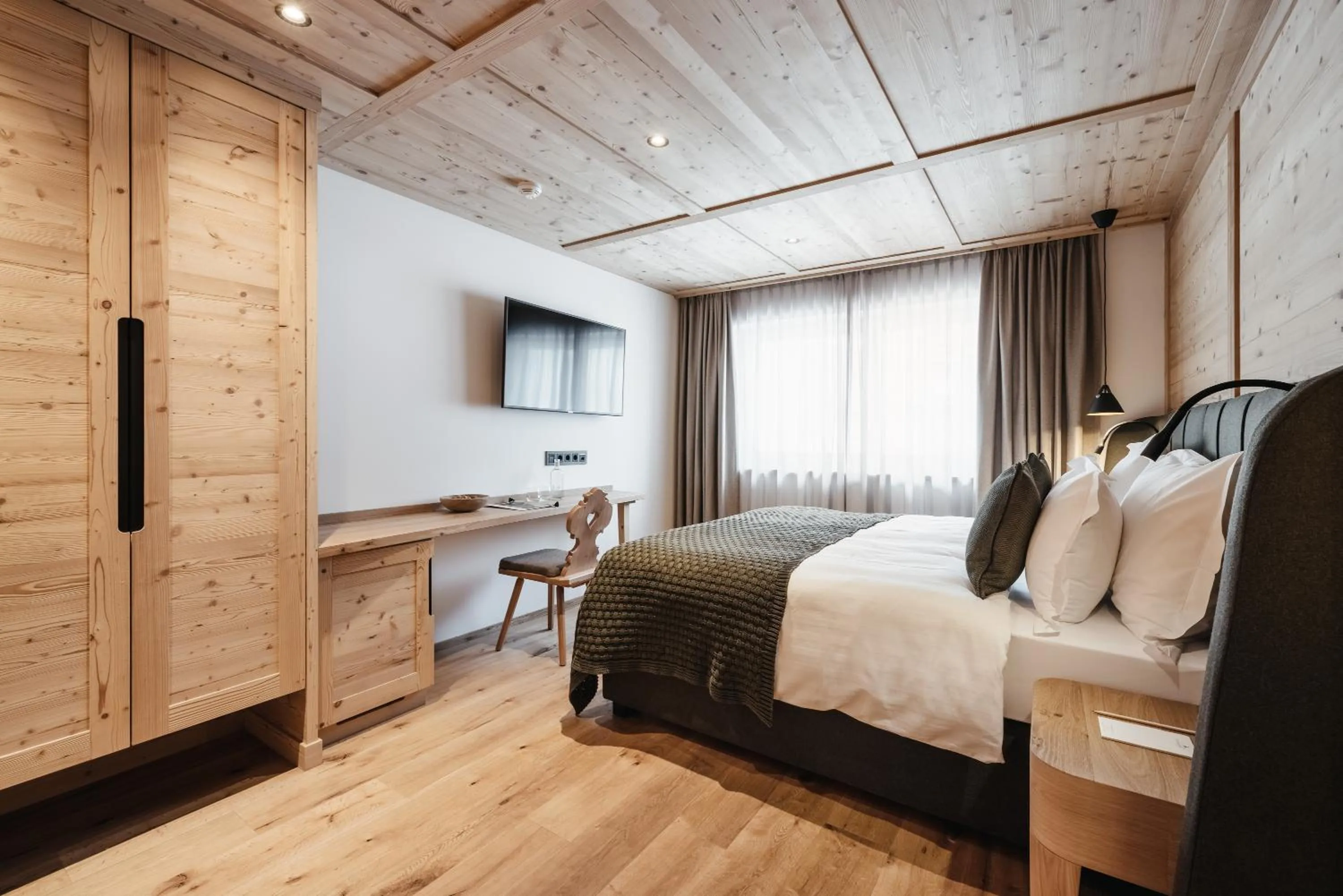 Photo of the whole room, Bed in Kolfuschgerhof Mountain Resort