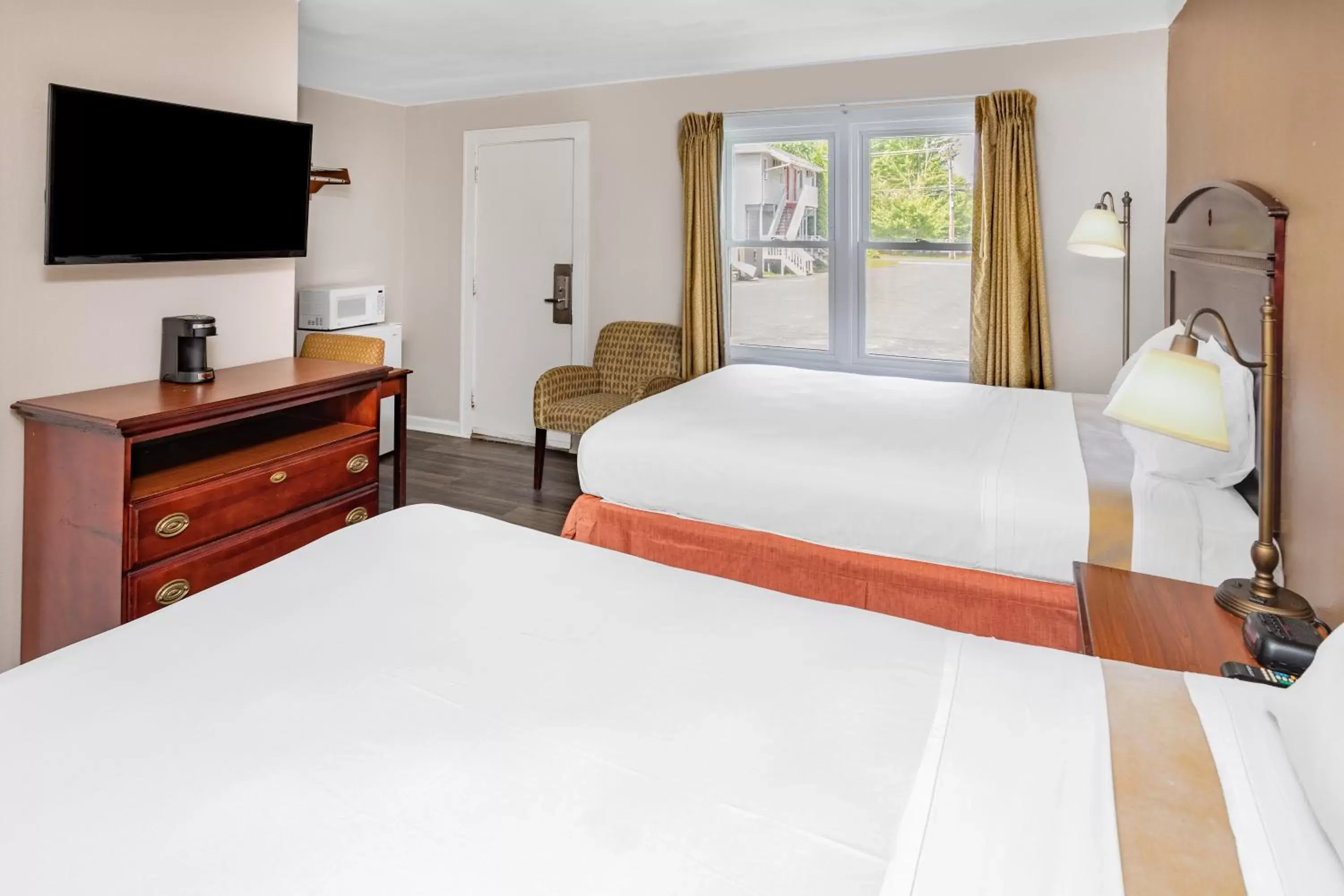 Double Room with Two Double Beds - Pet Friendly/Non-Smoking in Travelodge by Wyndham Great Barrington Berkshires Double Room with Two Double Beds - Pet Friendly/Non-Smoking in Travelodge by Wyndham Great Barrington Berkshires