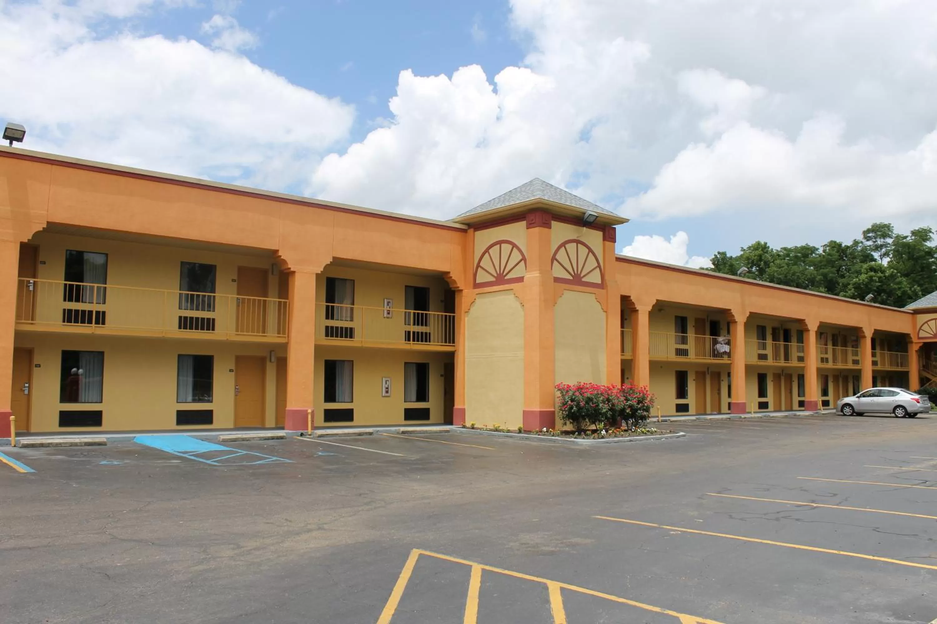 Property building in Howard Johnson by Wyndham Vicksburg