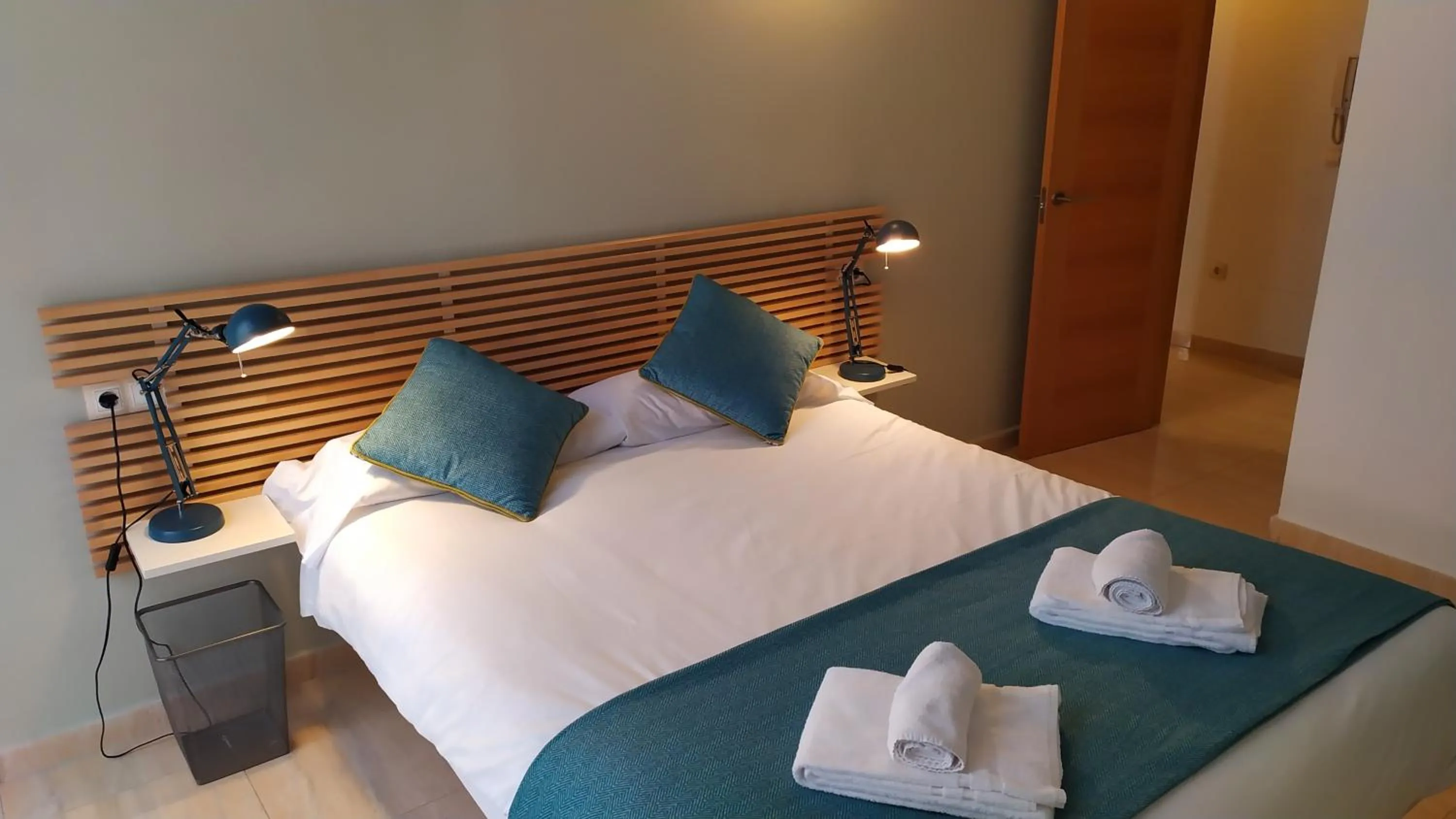 Bedroom, Bed in Life Apartments Alameda Colón