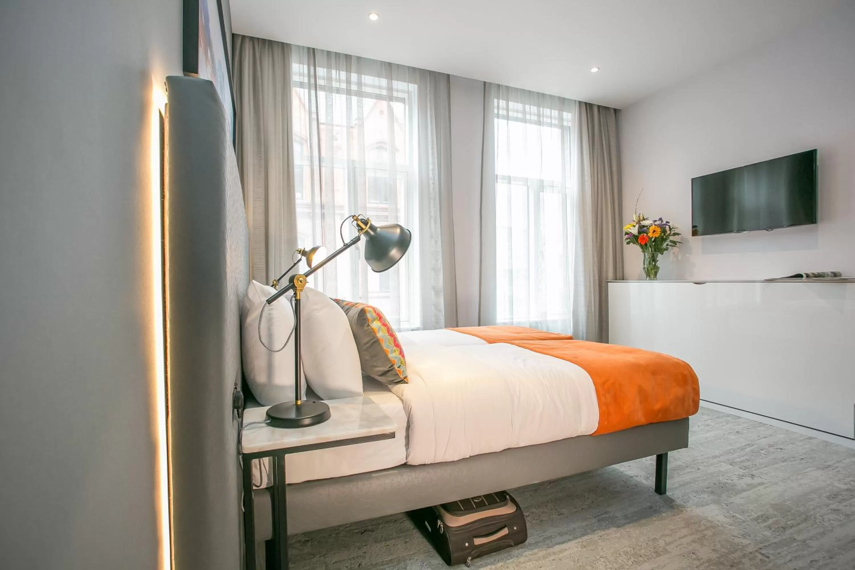 Bed in Grafton Street Studios by City Break Apartments