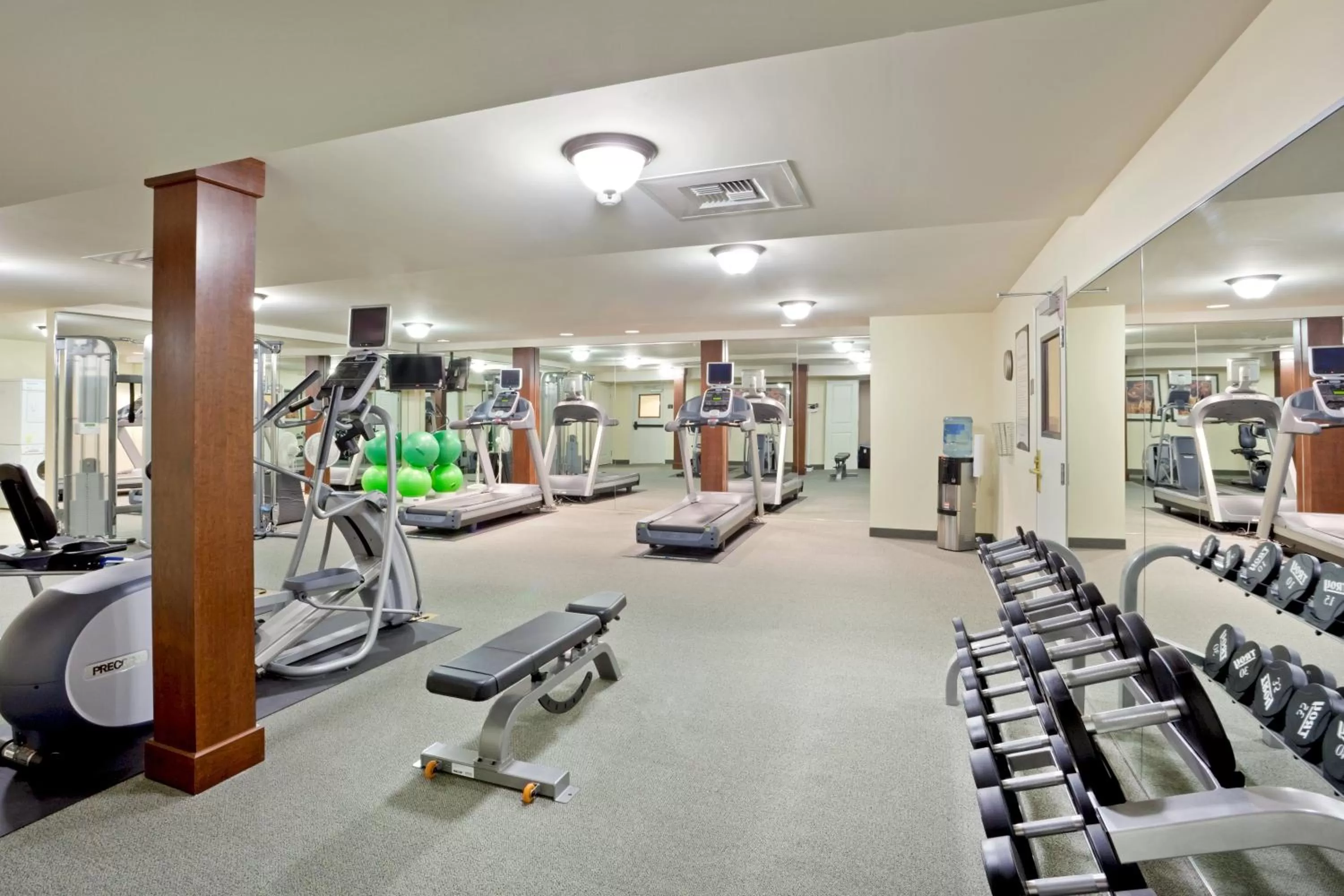 Fitness centre/facilities in Staybridge Suites Everett - Paine Field by IHG