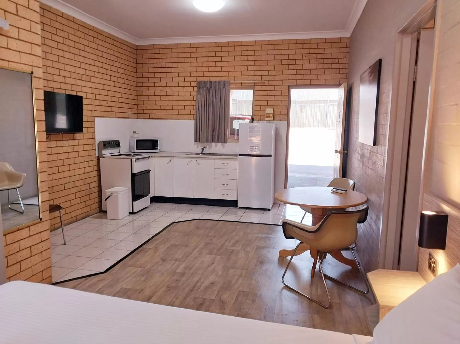 Kitchen or kitchenette in Tallarook Motor Inn