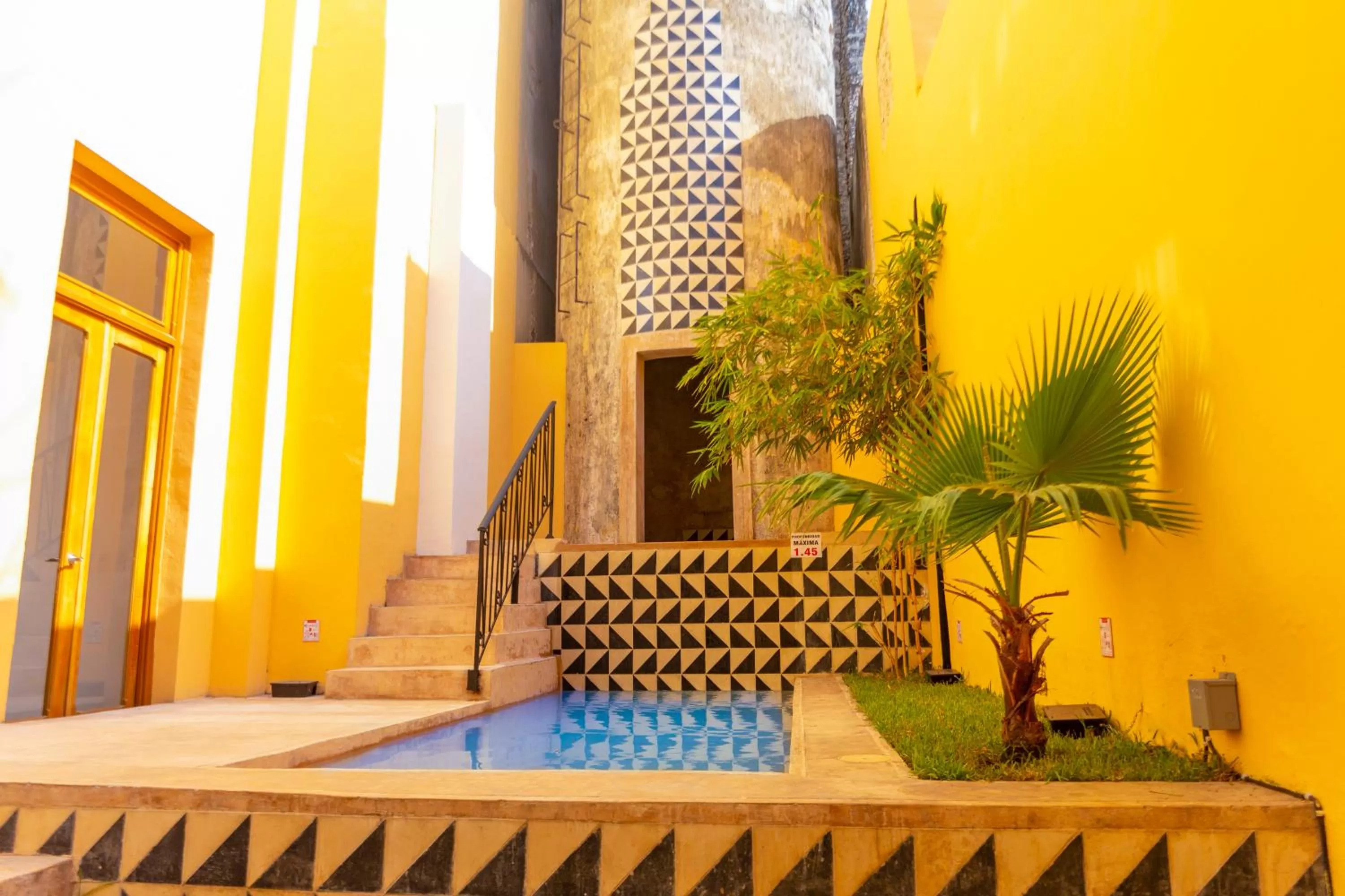 Swimming pool in Hotel La Nacional By Kavia