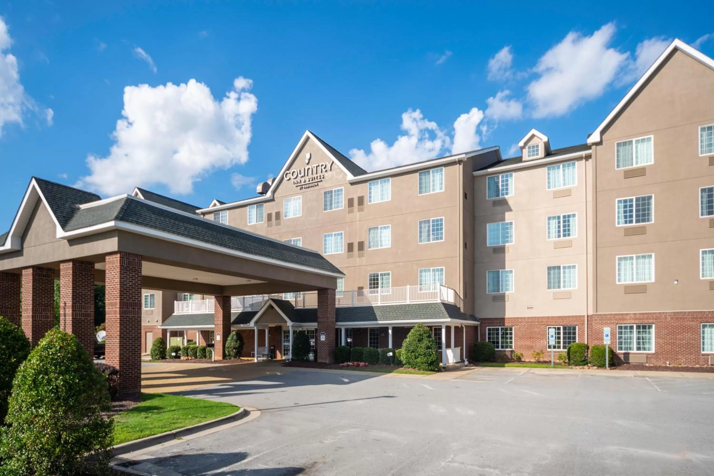 Property building in Country Inn & Suites by Radisson, Rocky Mount, NC