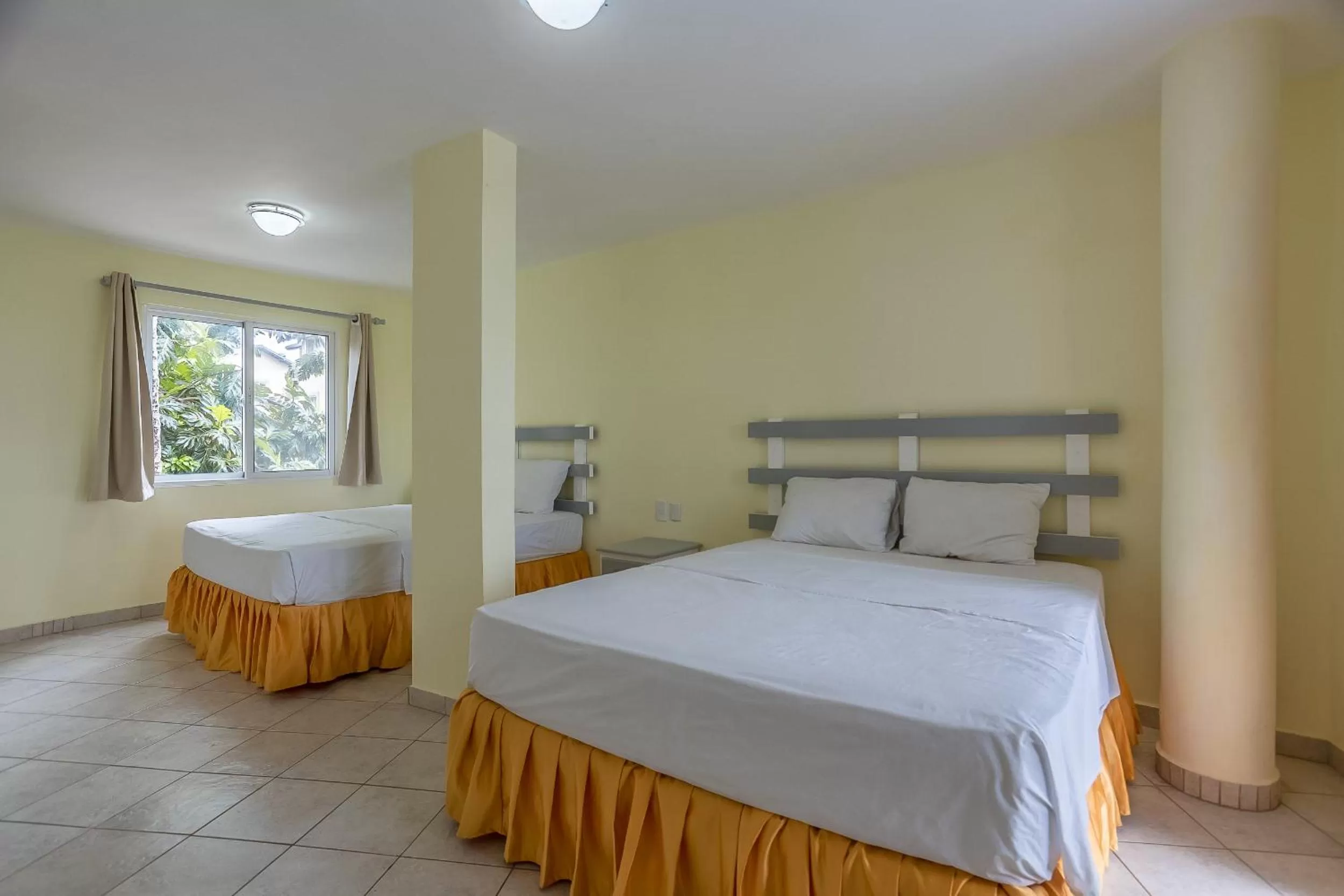 Swimming pool, Bed in Costarena Beach Hotel