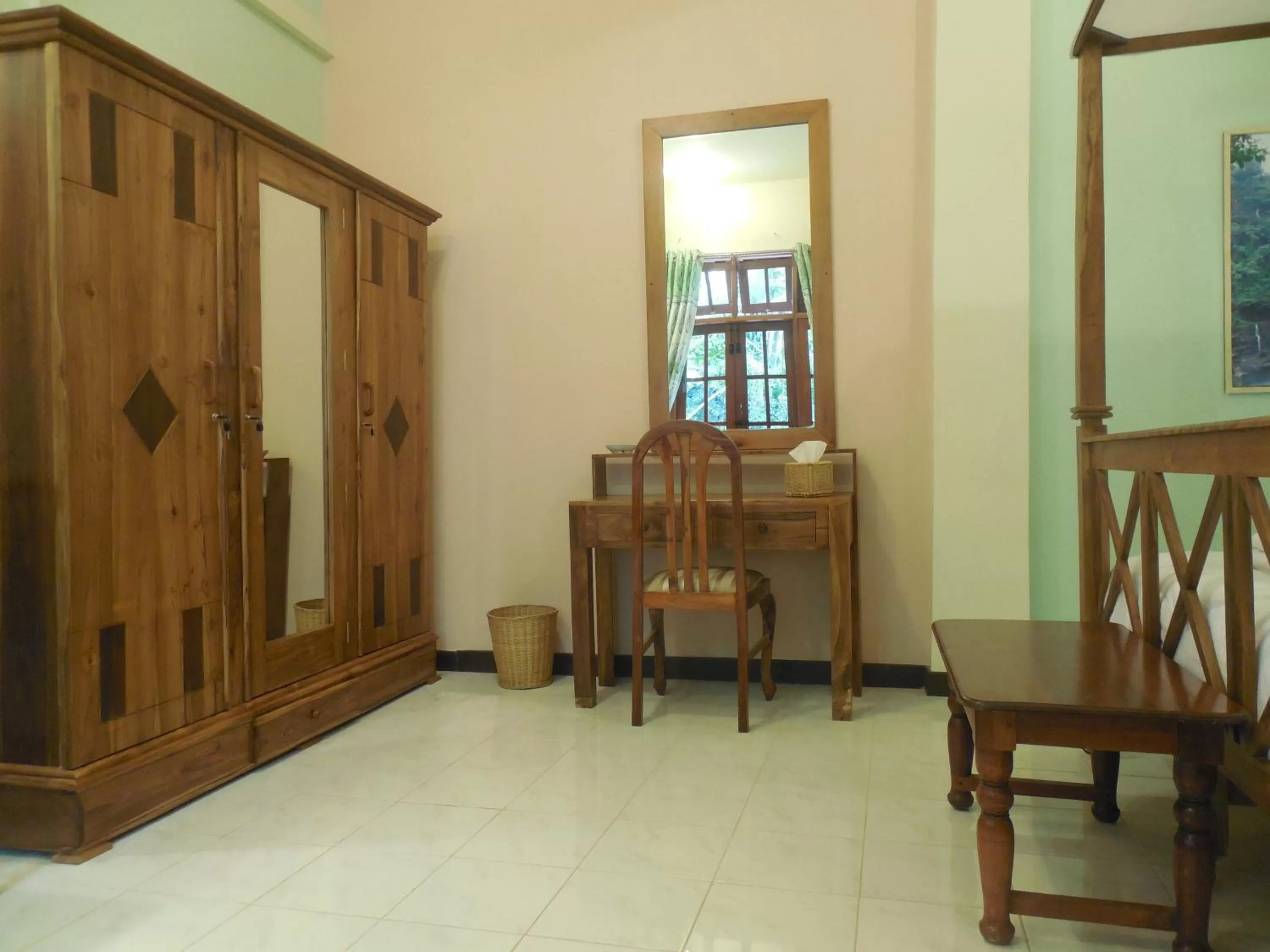 Photo of the whole room in Le leopard d 'argent