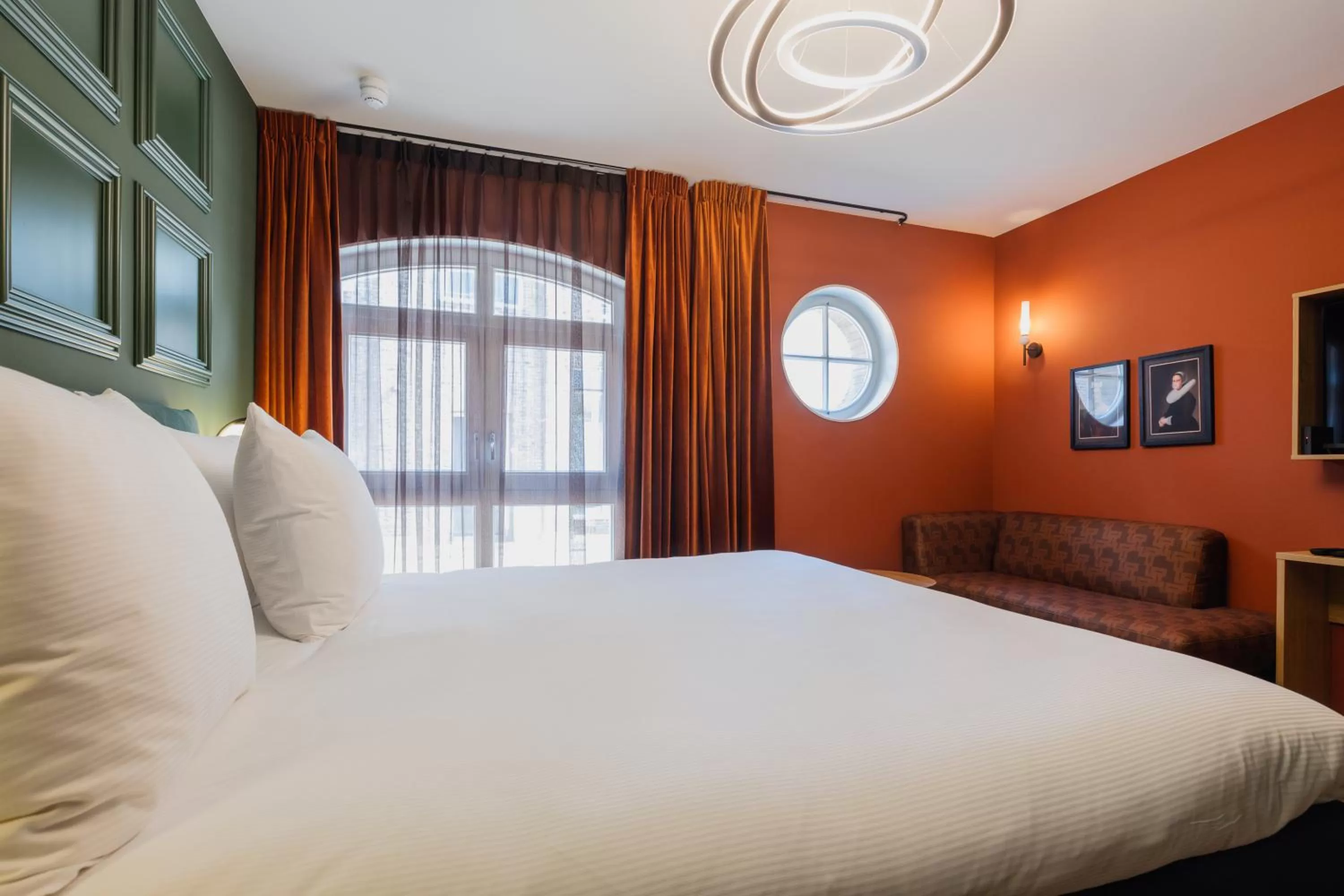 Photo of the whole room, Bed in Hotel St Joris I Kloeg Collection