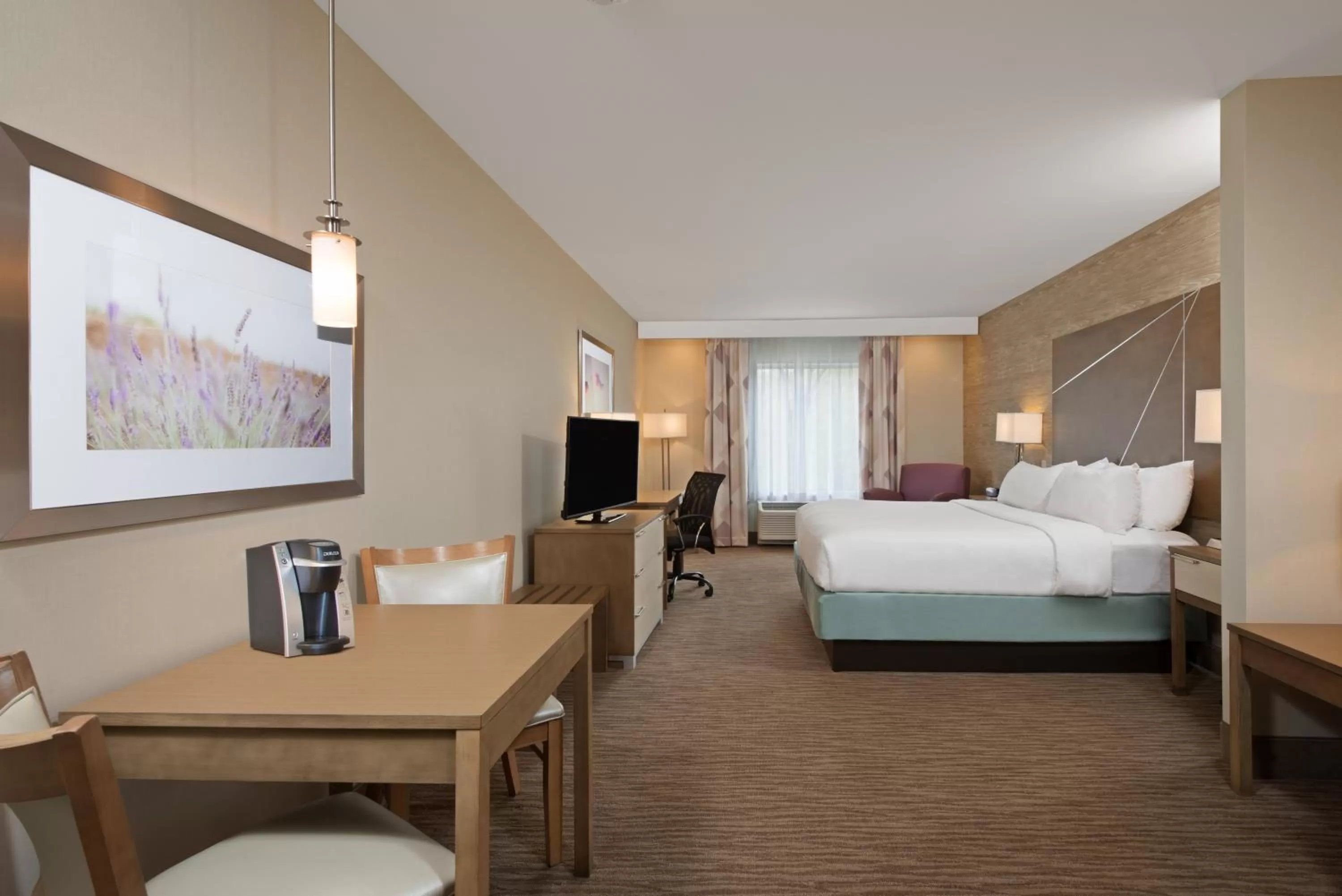 Photo of the whole room, Bed in Holiday Inn Express & Suites New Cumberland by IHG