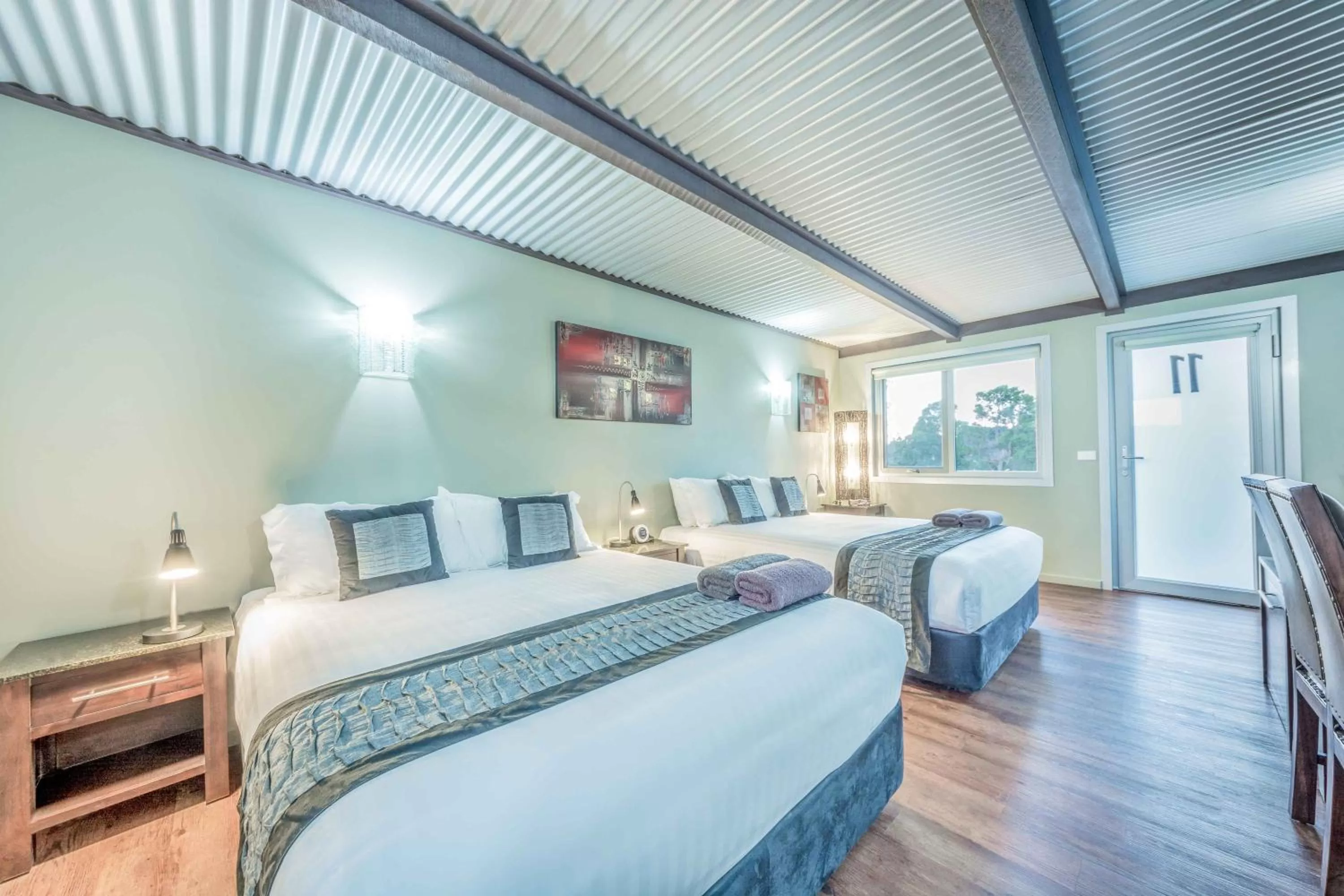 Photo of the whole room, Bed in Orbost Motel