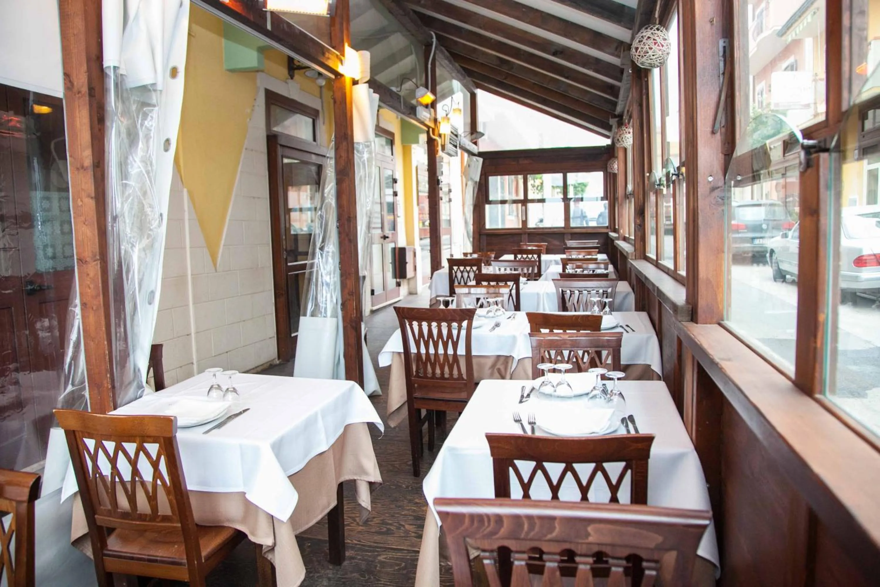 Restaurant/places to eat in Albergo Perseo