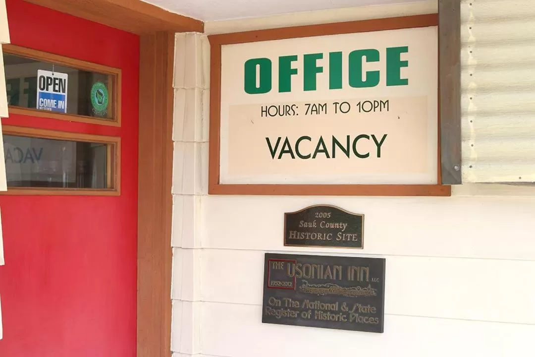 Logo/Certificate/Sign in The Usonian Inn LLC