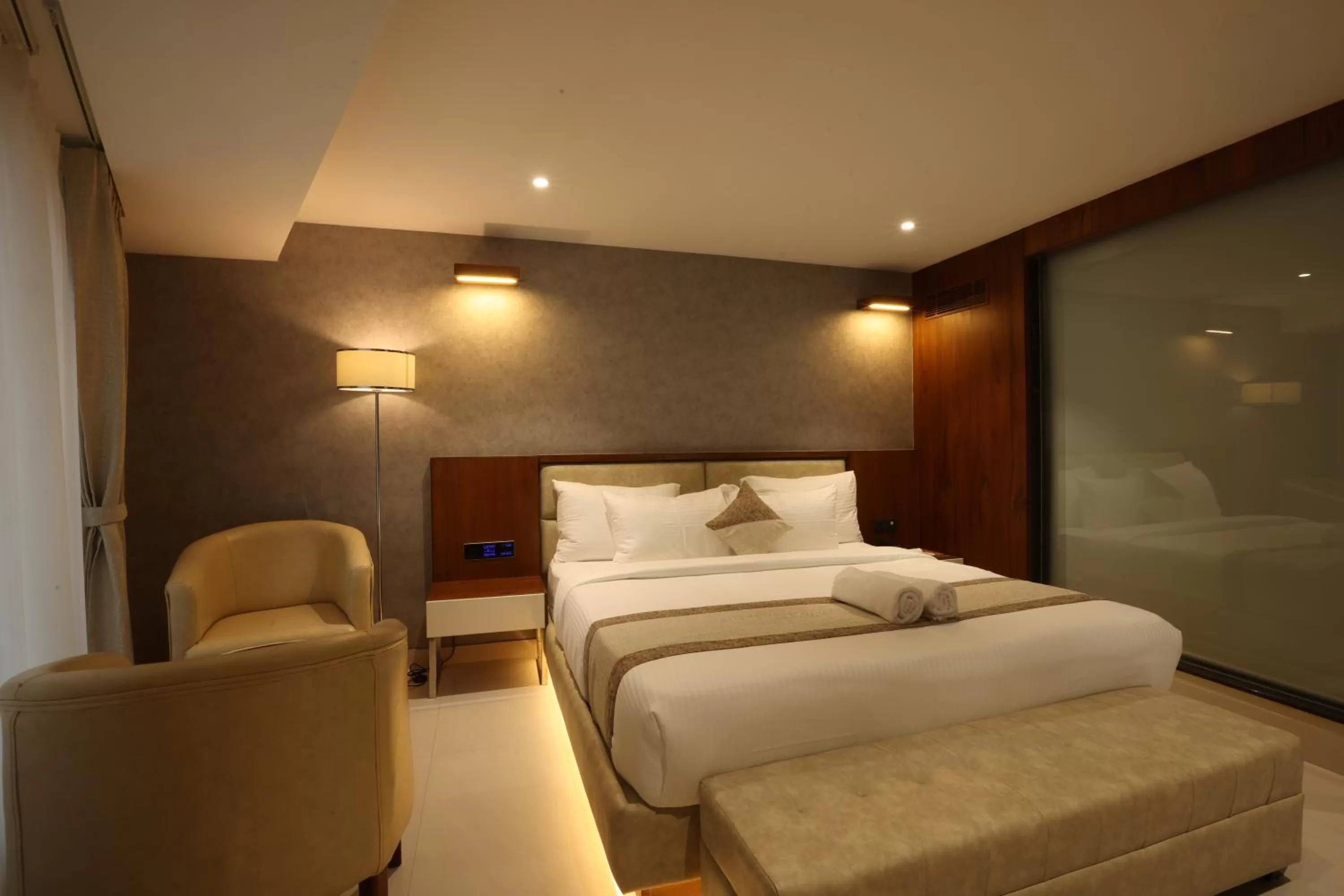 Bedroom, Bed in Royal Plaza Suites by RAK Rooms, Mangaluru