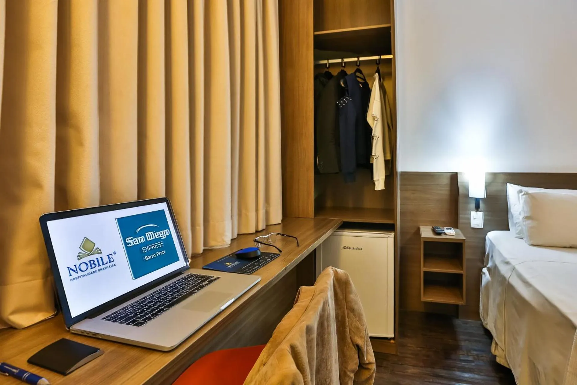 Photo of the whole room, Bed in San Diego Express Barro Preto