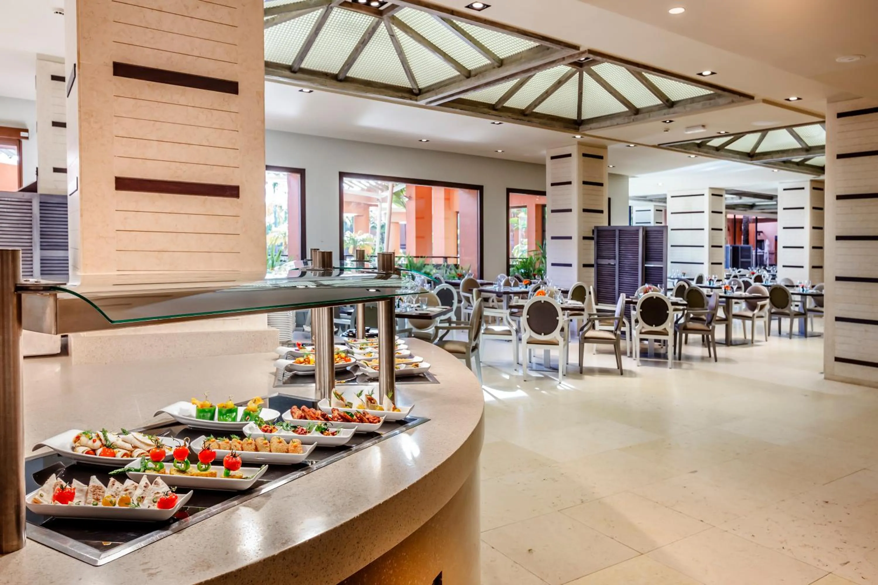 Buffet breakfast in Aparthotel Novo Resort