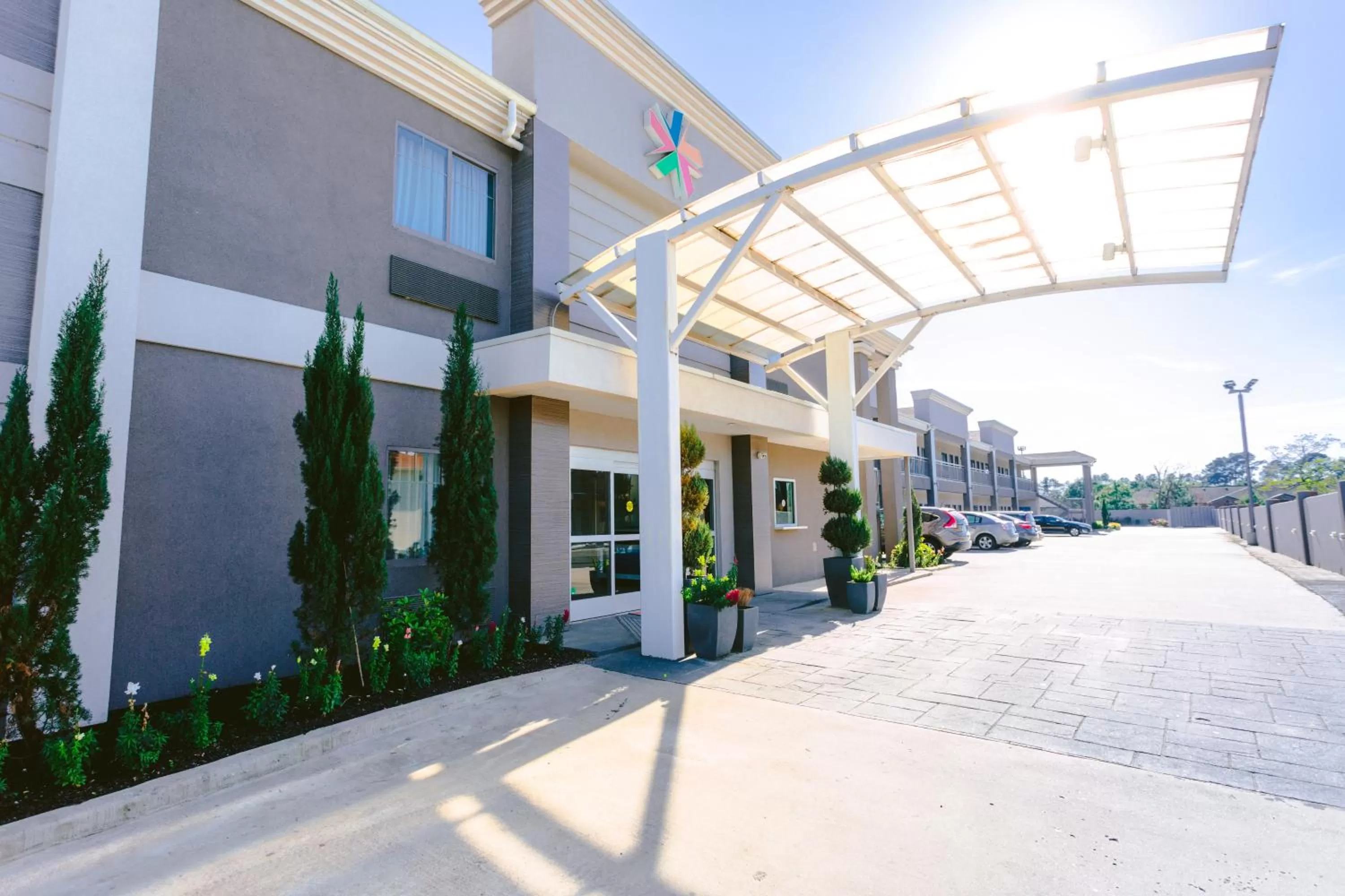 Facade/entrance in Express Inn - Spring