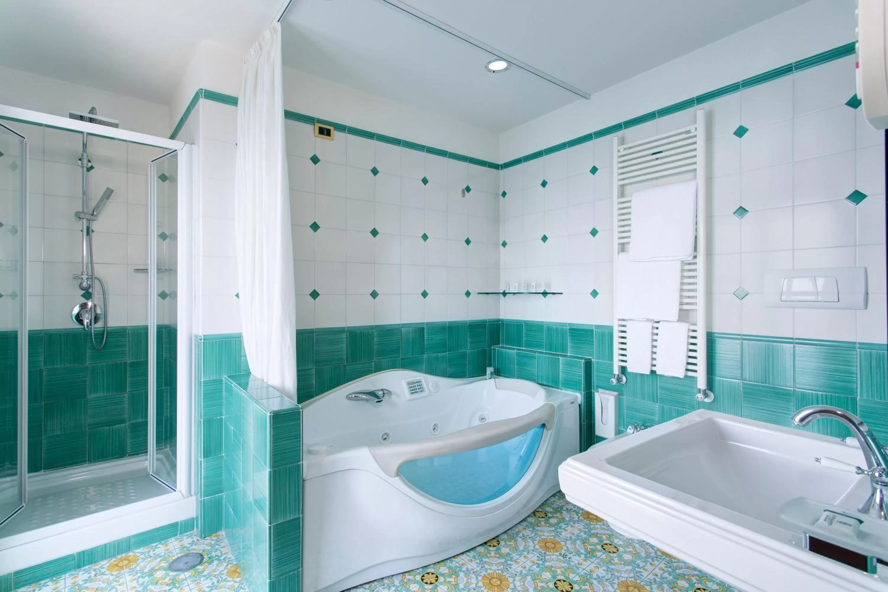 Shower in Lloyd's Baia Hotel