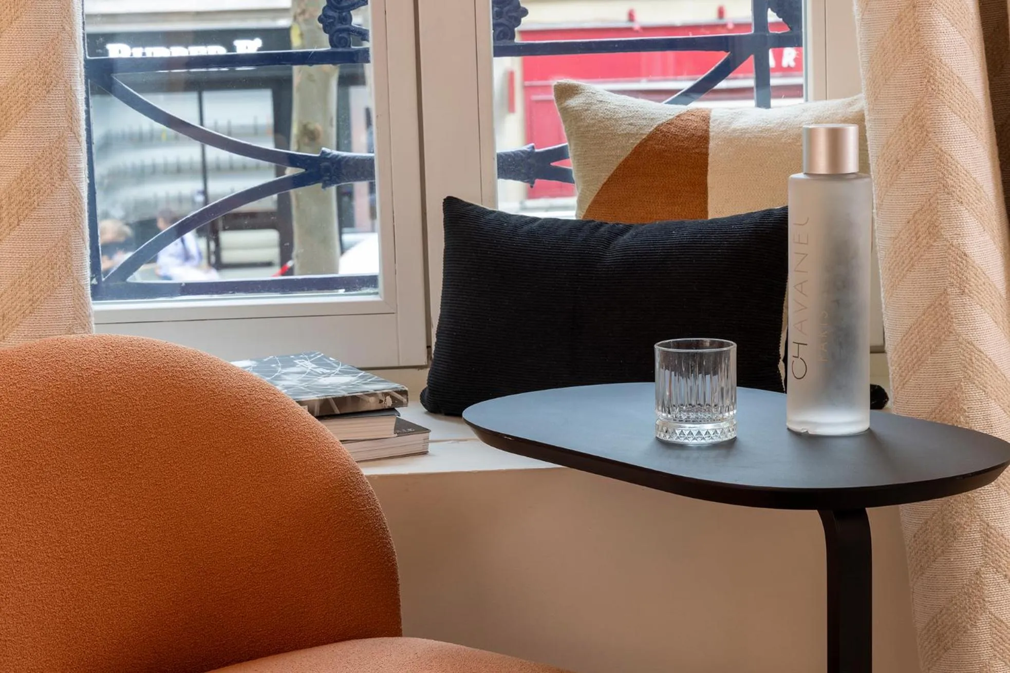 Seating area in Hotel Chavanel