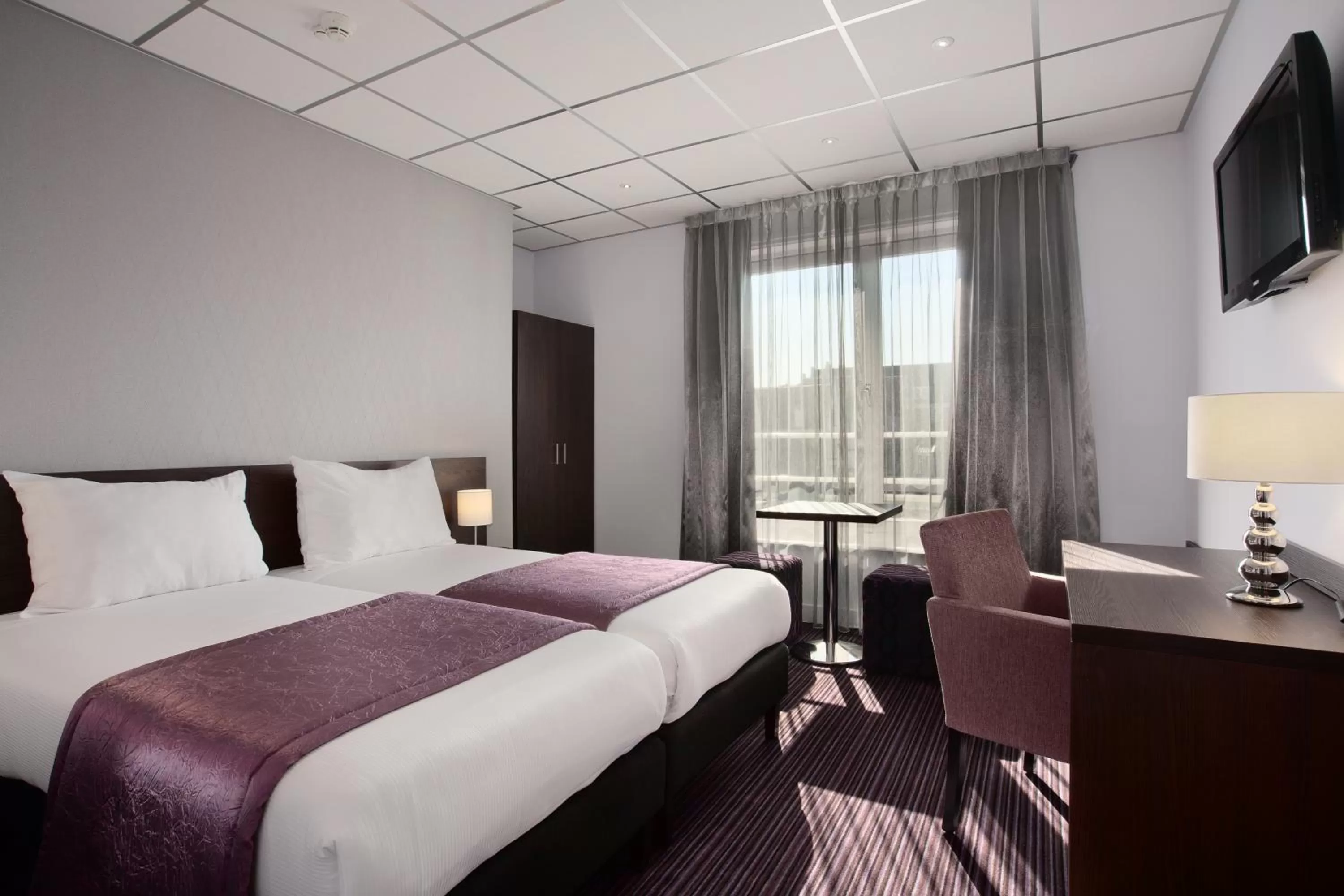 Photo of the whole room, Bed in Hotel Luxer