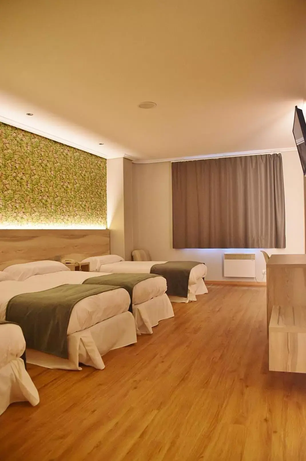 Quadruple Room in Hospedium Hotel La Marina Costa da Morte Quadruple Room in Hospedium Hotel La Marina Costa da Morte