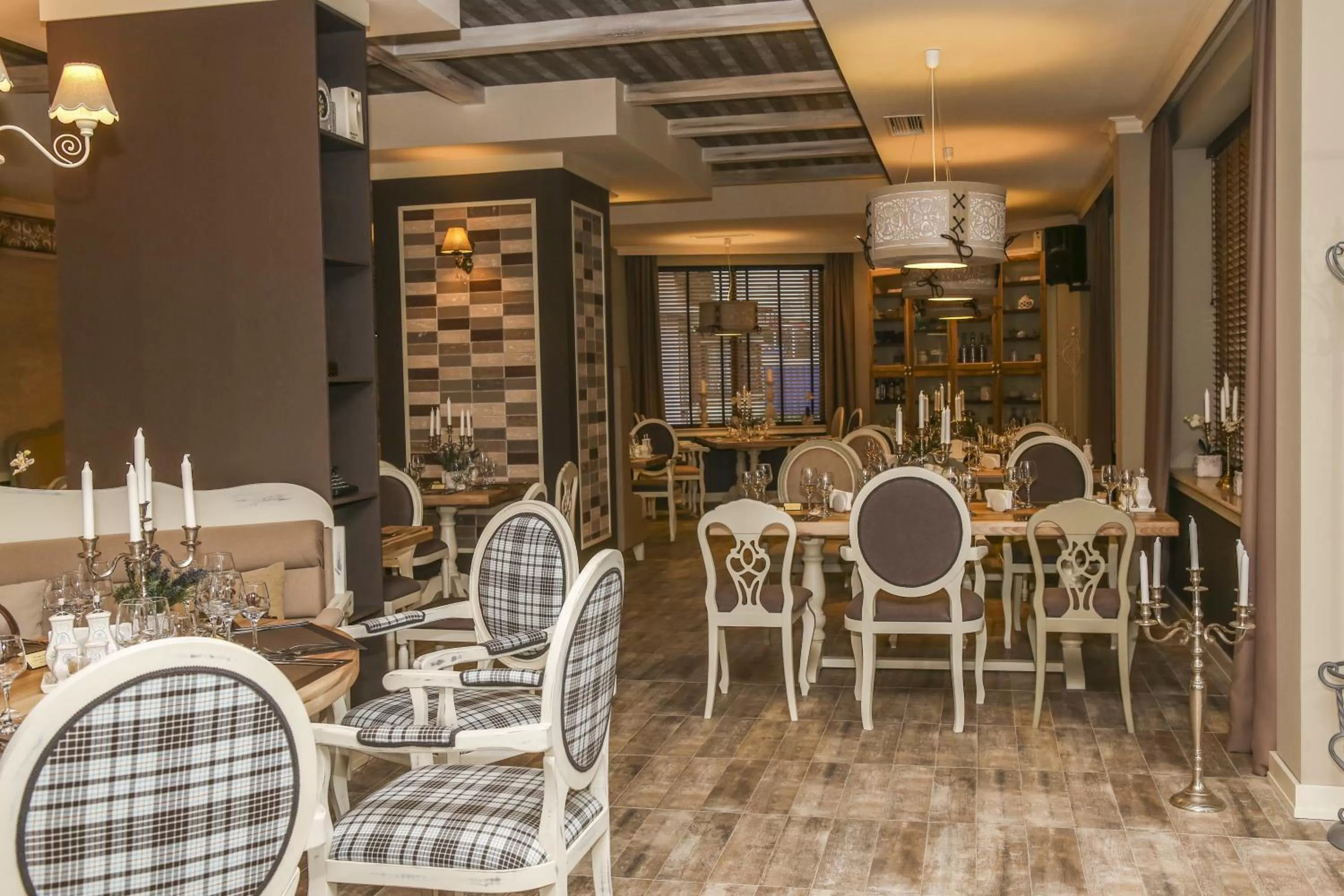 Restaurant/places to eat in Hotel Nove