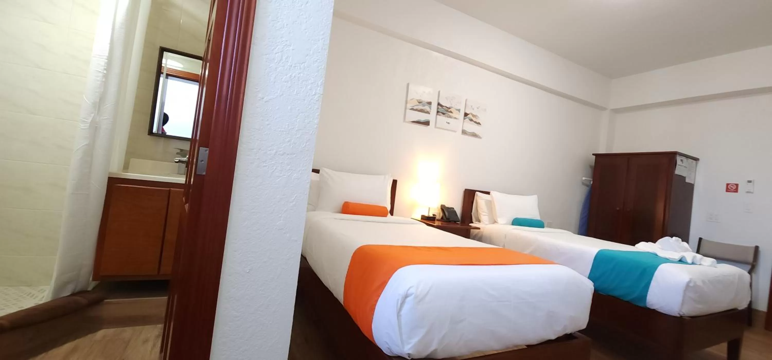 Bedroom, Bed in Voyager Sun & Reef Hotel