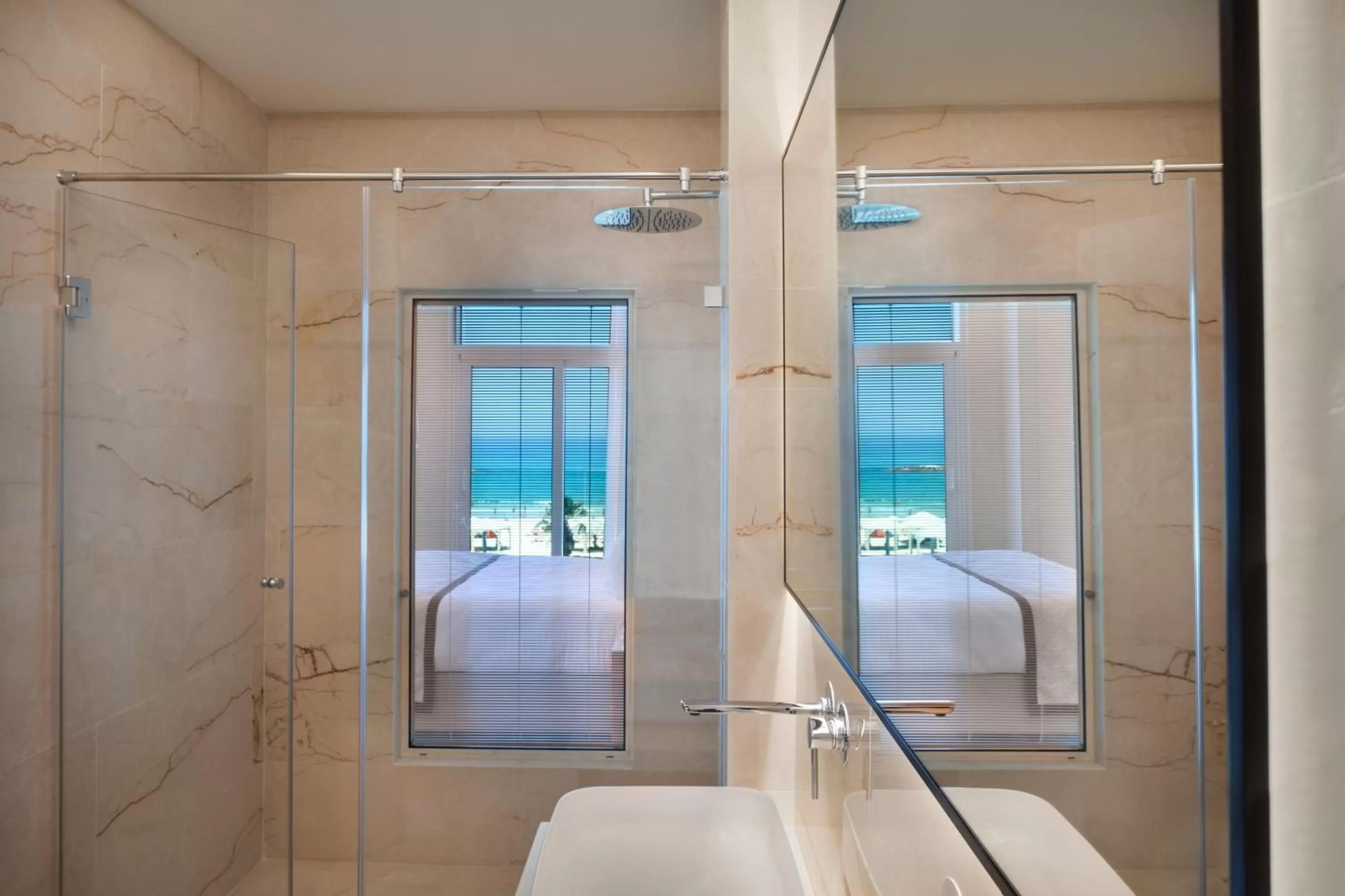 Bathroom, Bed in Herbert Samuel Opera Tel Aviv