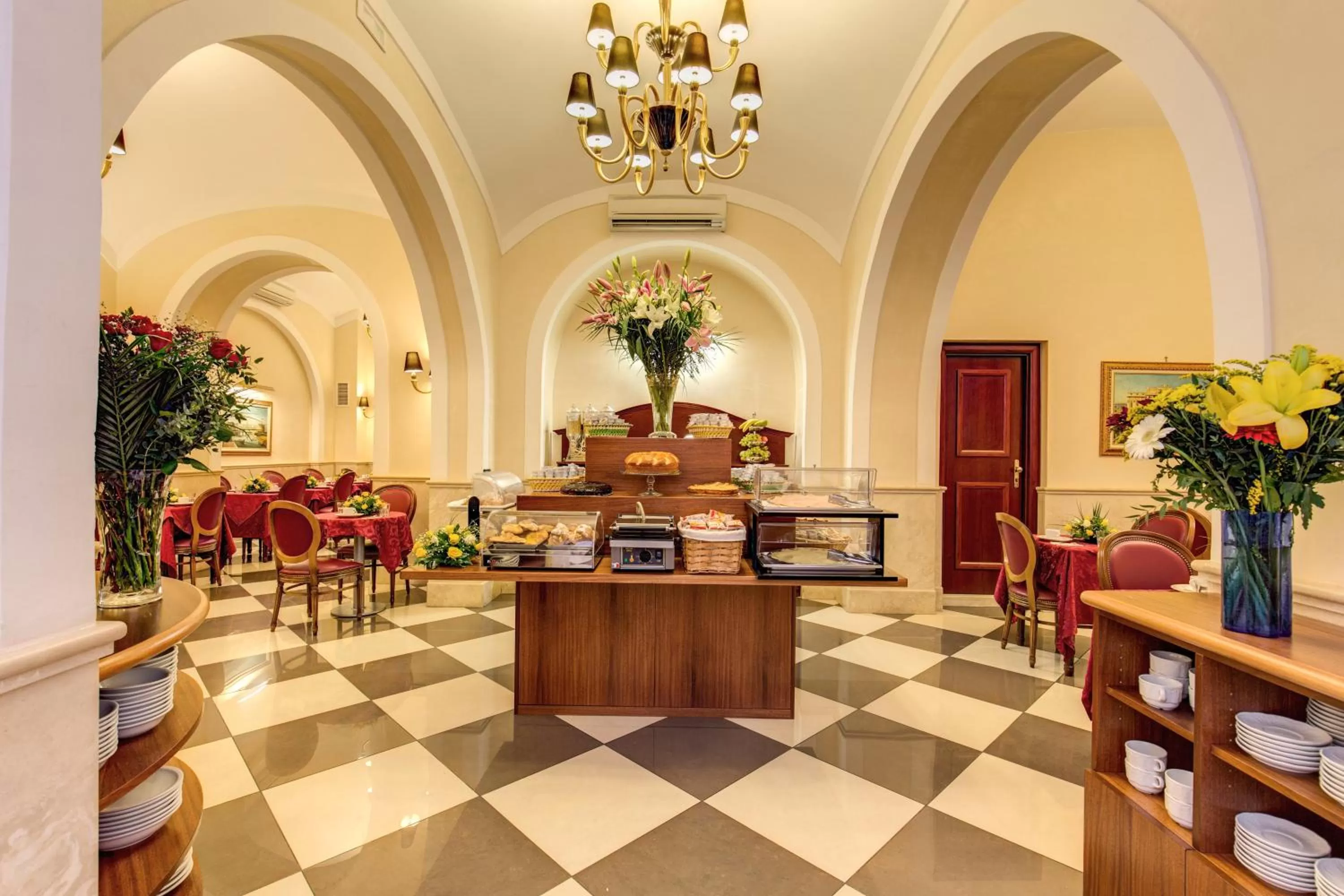 Food and drinks in Hotel Contilia