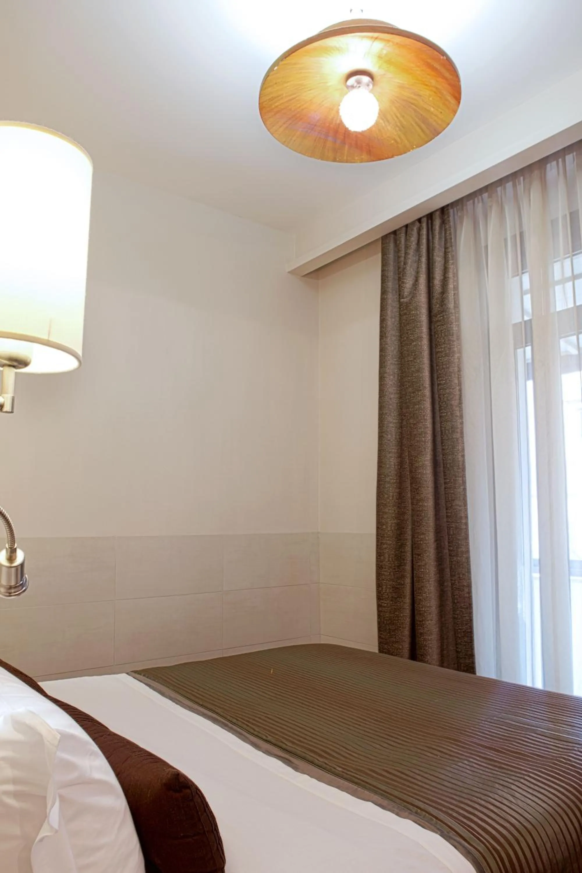 Bed in Basilio 55 Rome