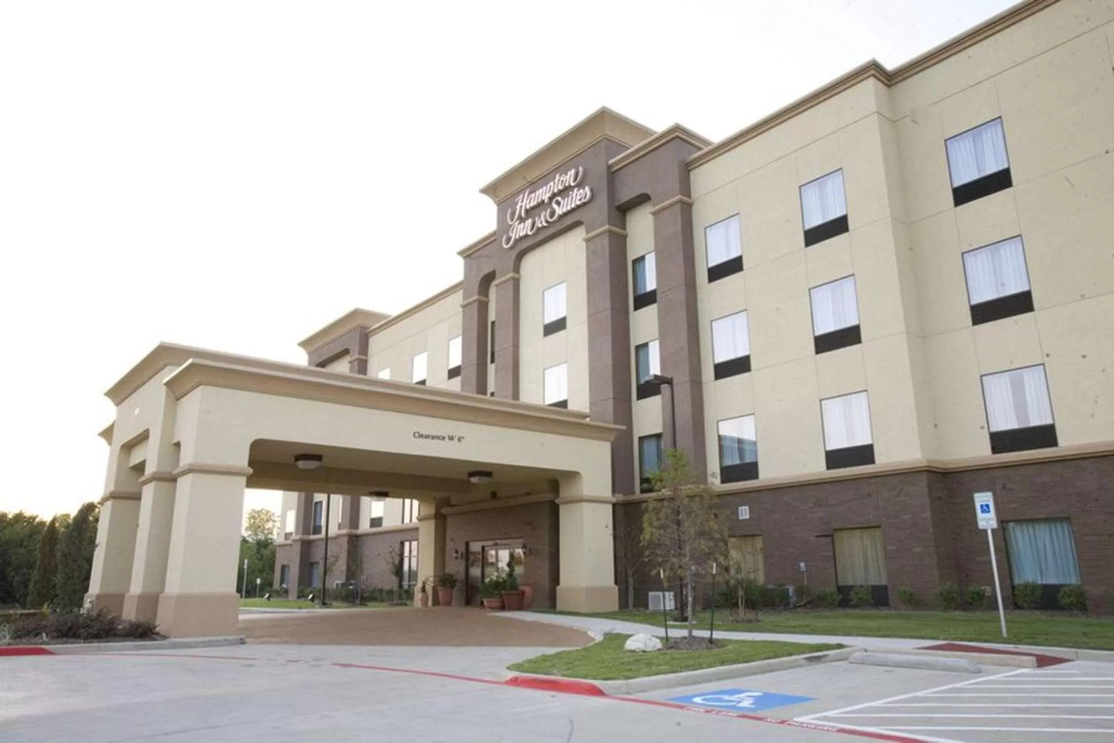 Property building in Hampton Inn & Suites Dallas-DeSoto
