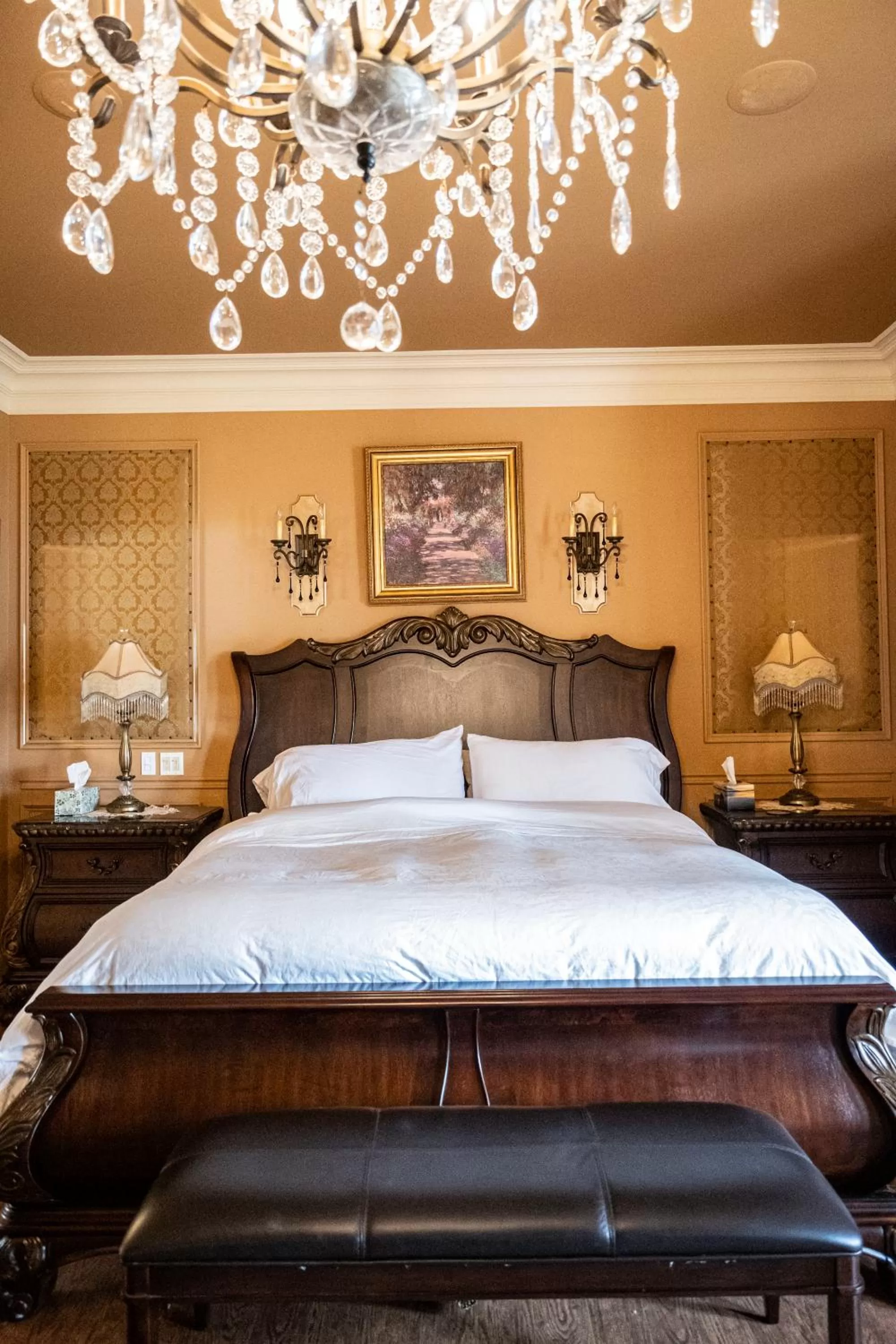 Bed in Belle View Manor Inn