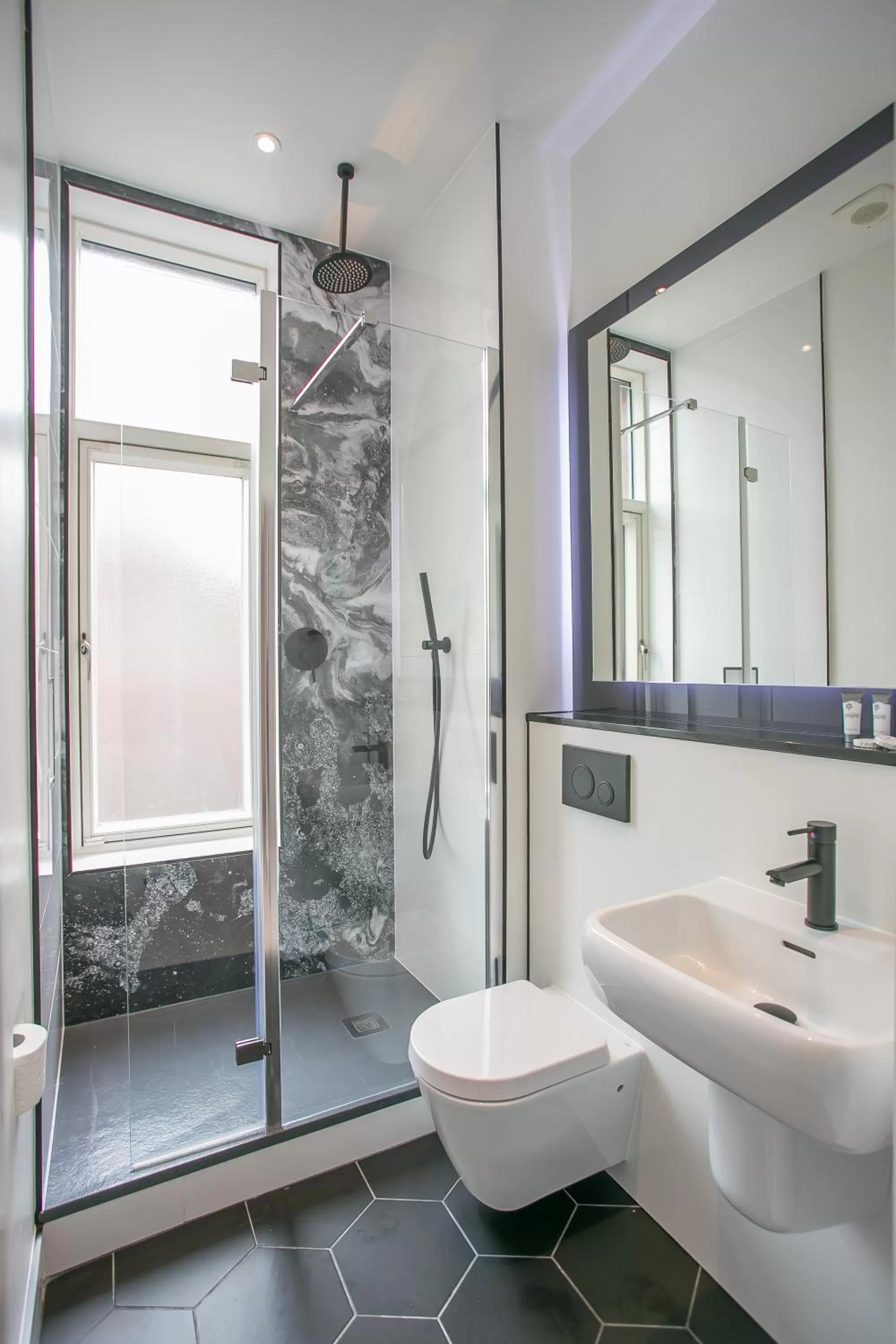 Shower, Bathroom in Grafton Street Studios by City Break Apartments