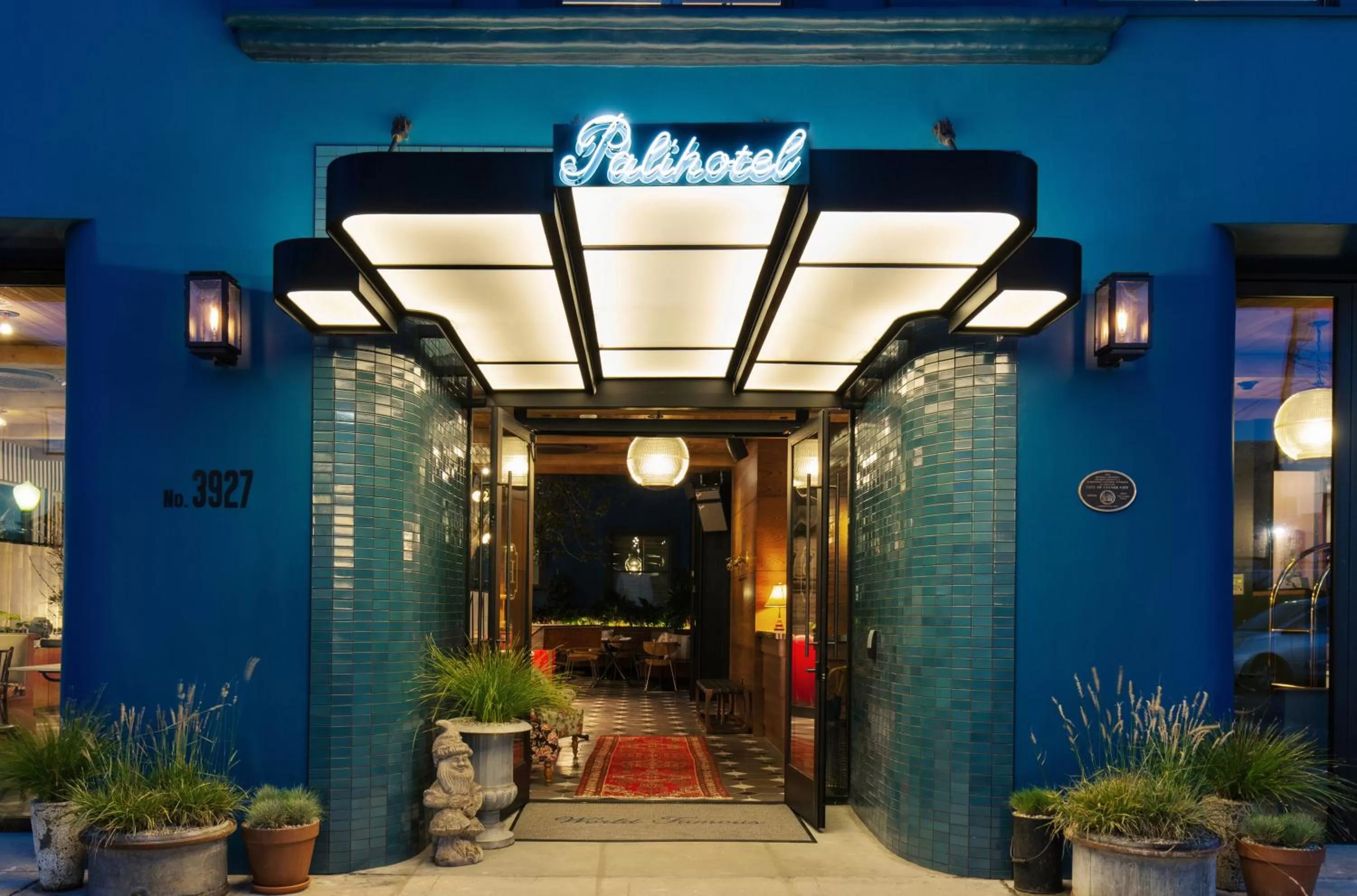 Facade/entrance in Palihotel Culver City