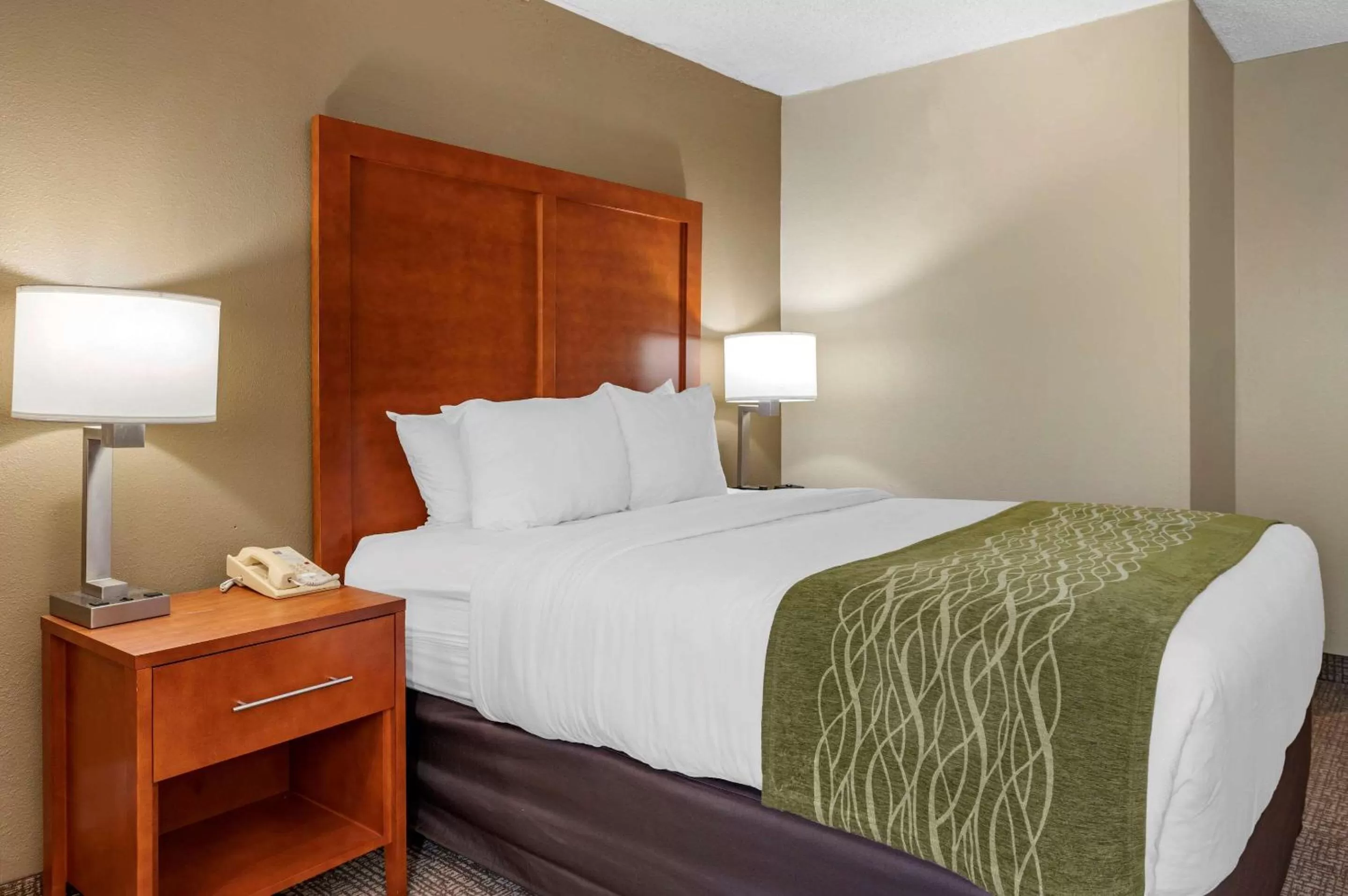 Photo of the whole room, Bed in Comfort Inn Oxford - University Area