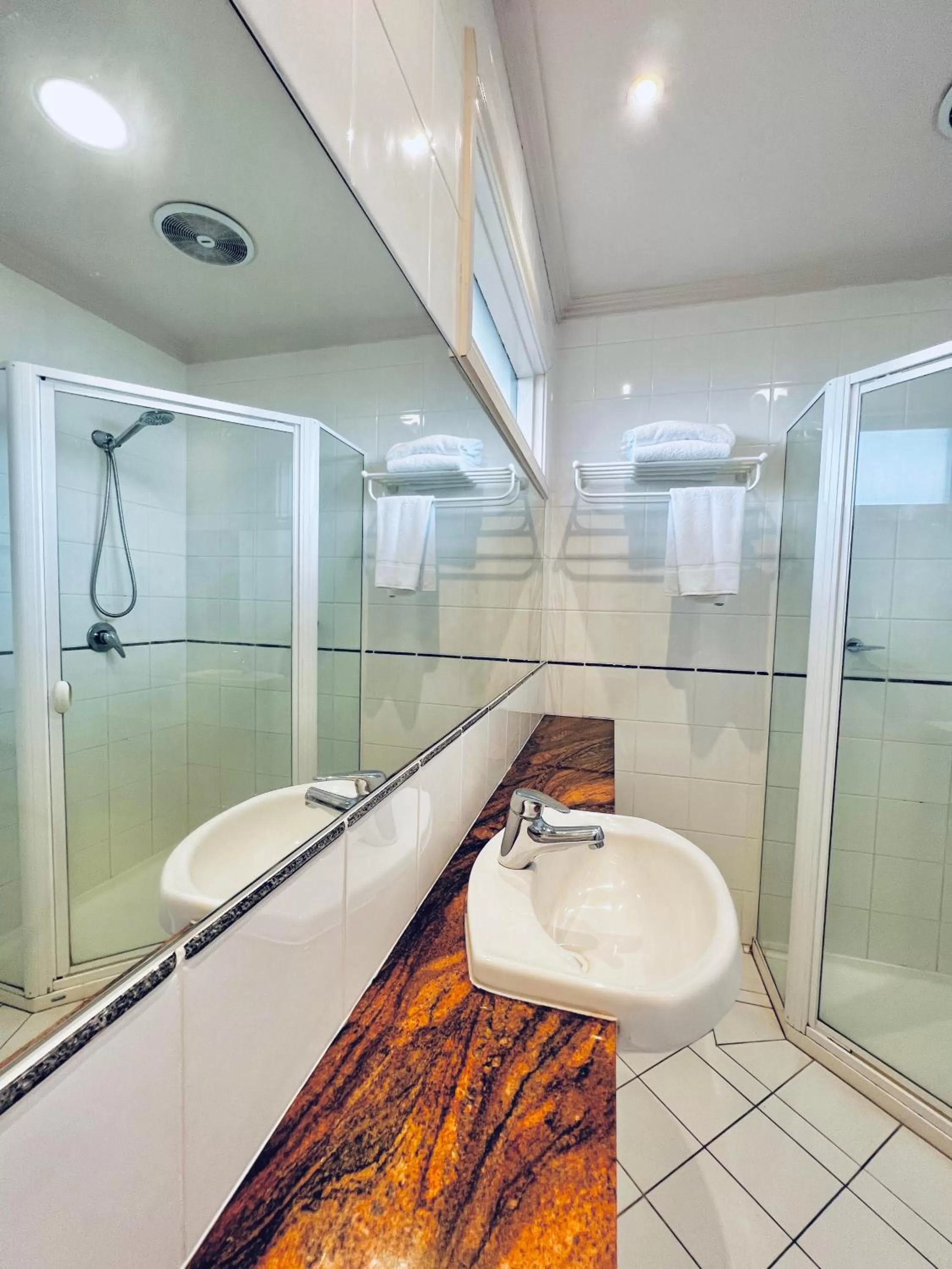 Bathroom in The Waverley International Hotel