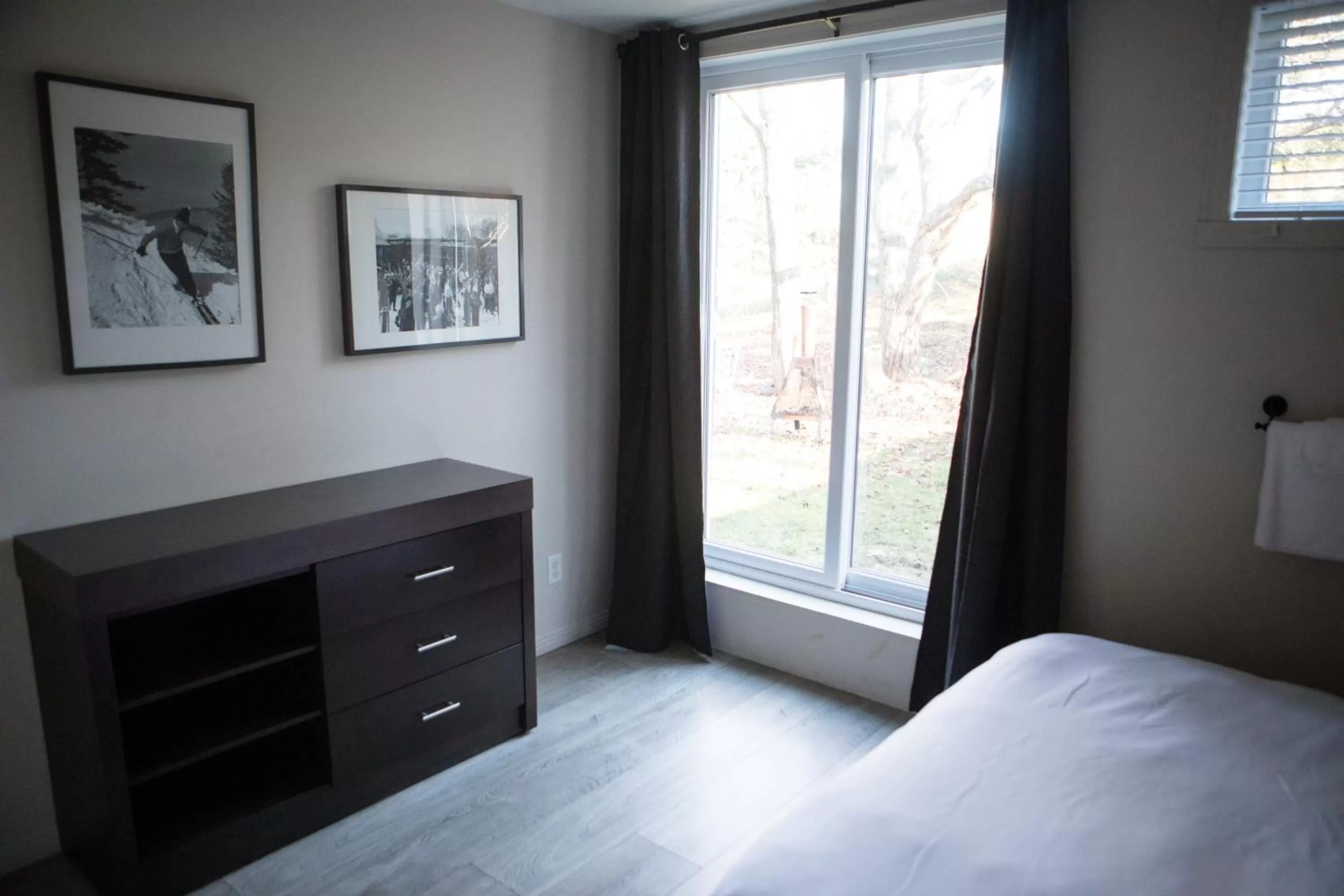 Bed in Le Montagnard, Auberge Hôtel & Chalets