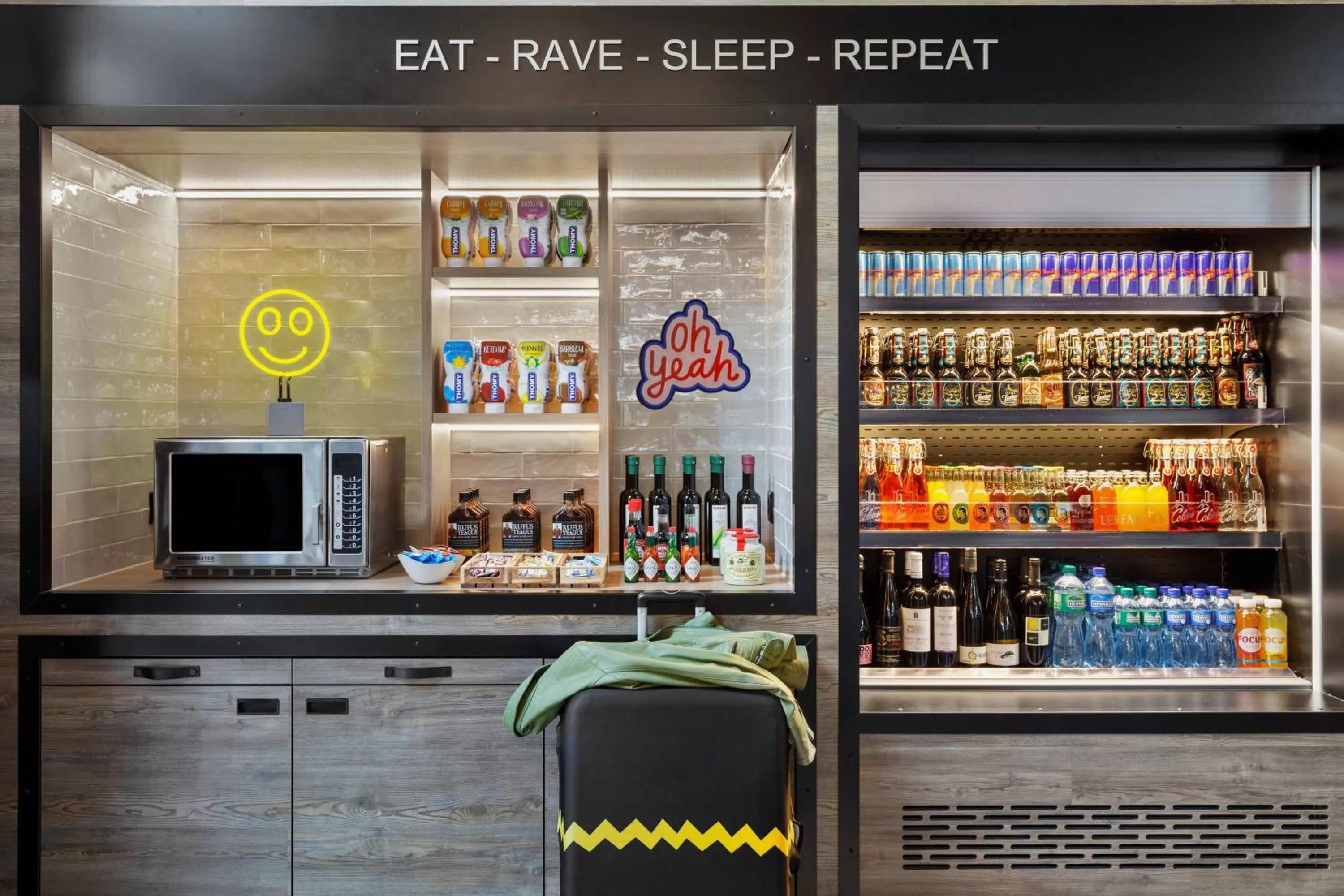 Restaurant/places to eat in Moxy Bern Expo