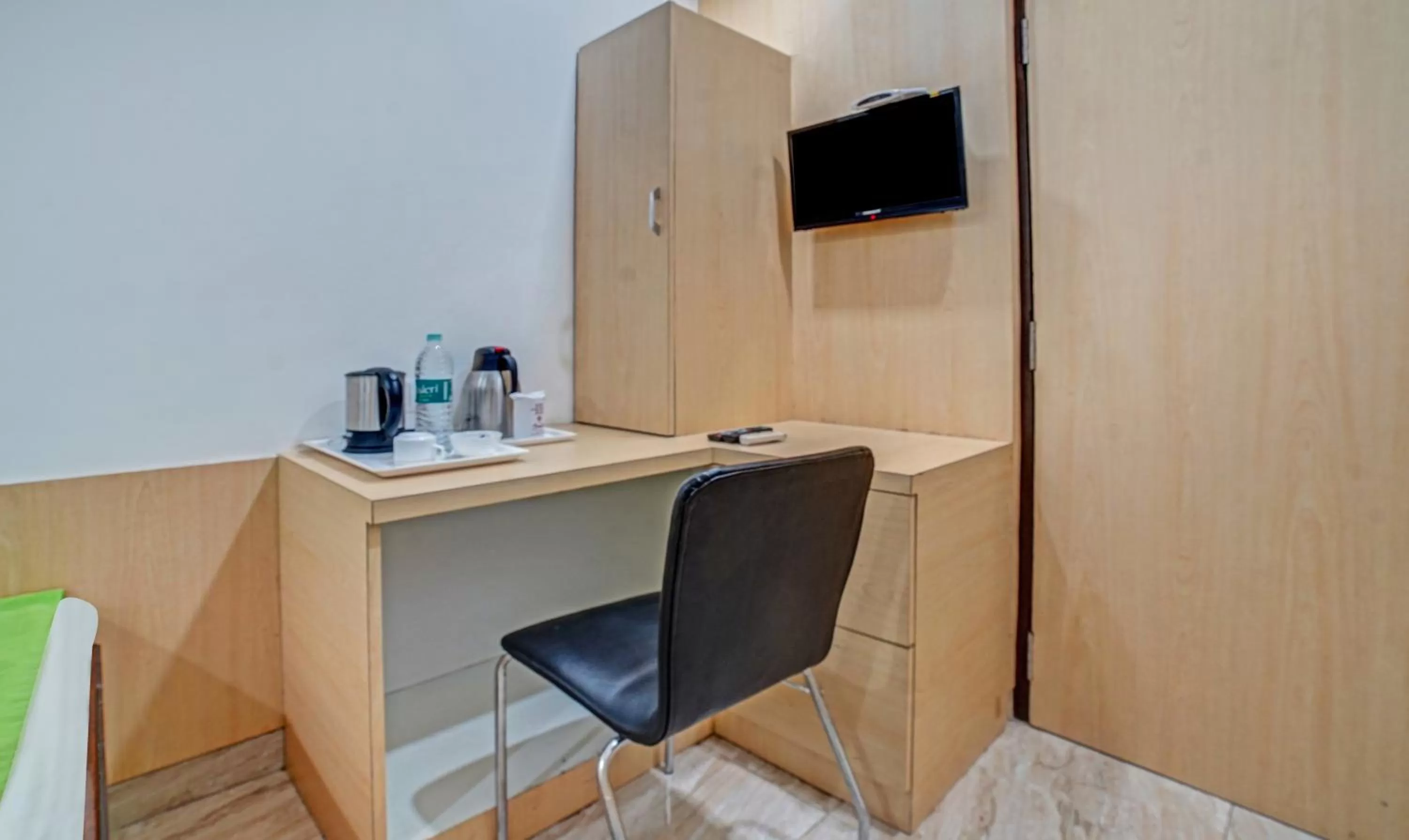 TV and multimedia, TV/Entertainment Center in Treebo Trend South Park Bistupur